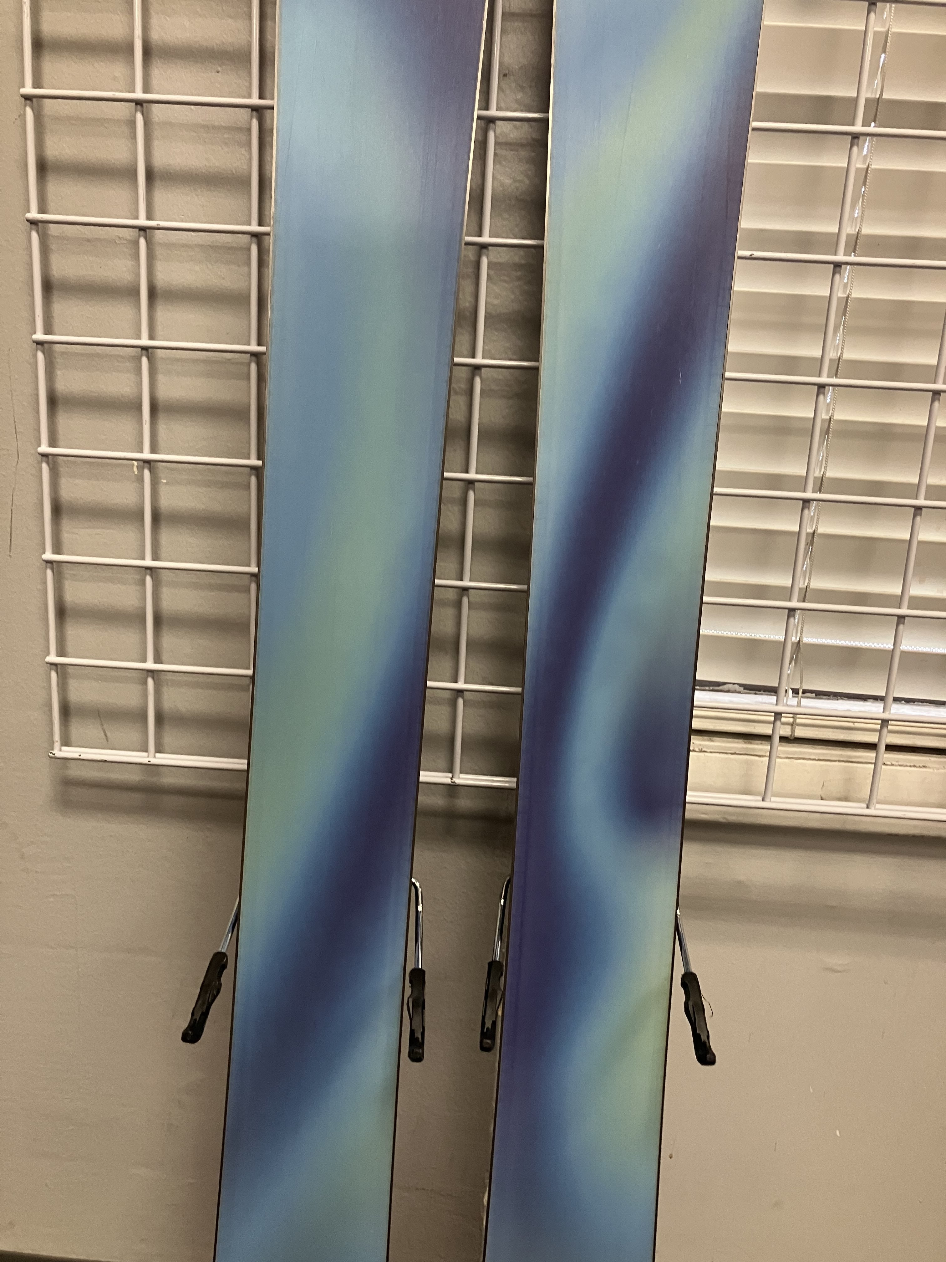 Salomon QST 100 164cm Skis w/ SALOMON NR Strive 11 GW SAL Demo Binding - Lightly Used (2026)