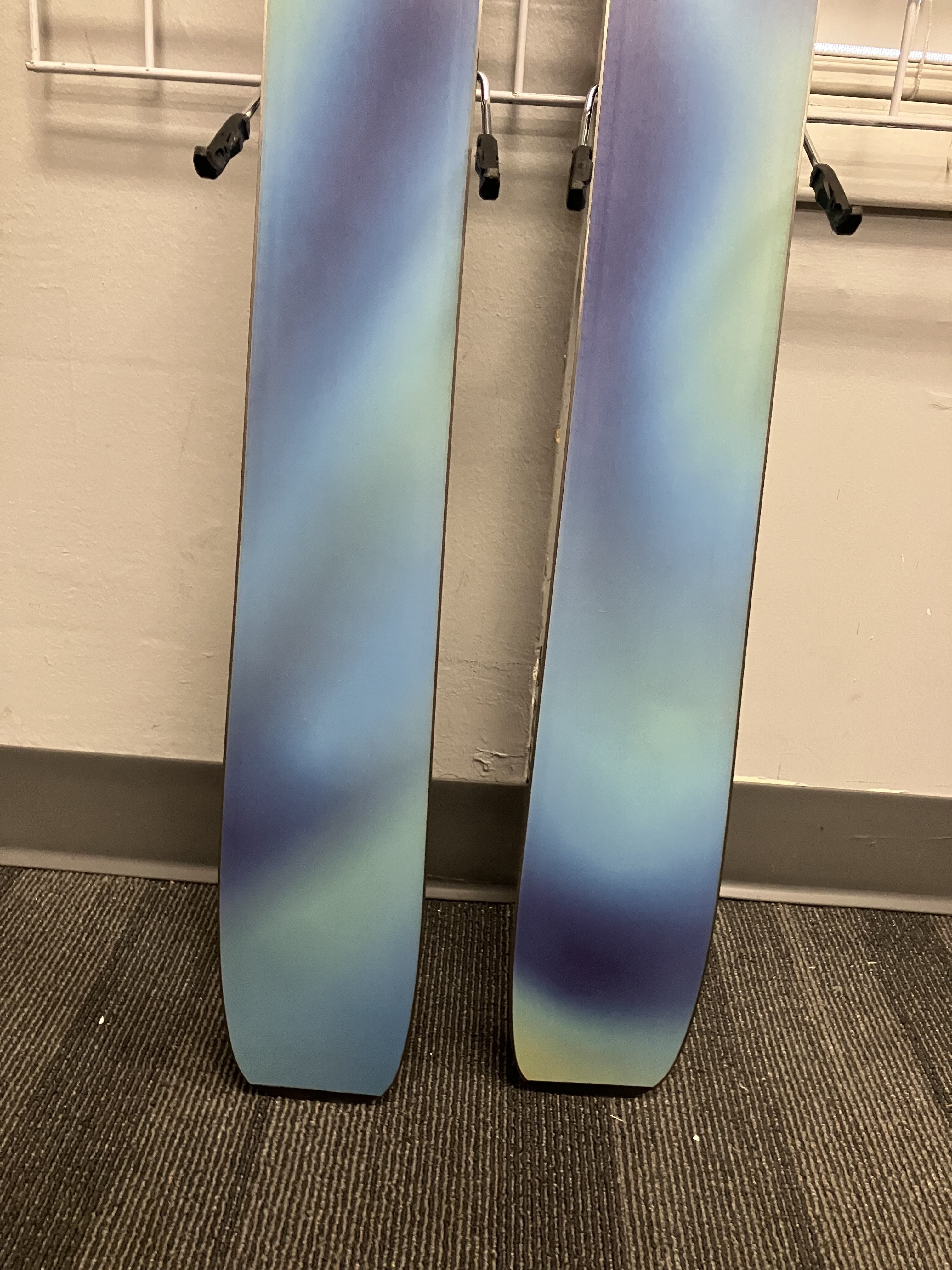 Salomon QST 100 164cm Skis w/ SALOMON NR Strive 11 GW SAL Demo Binding - Lightly Used (2026)