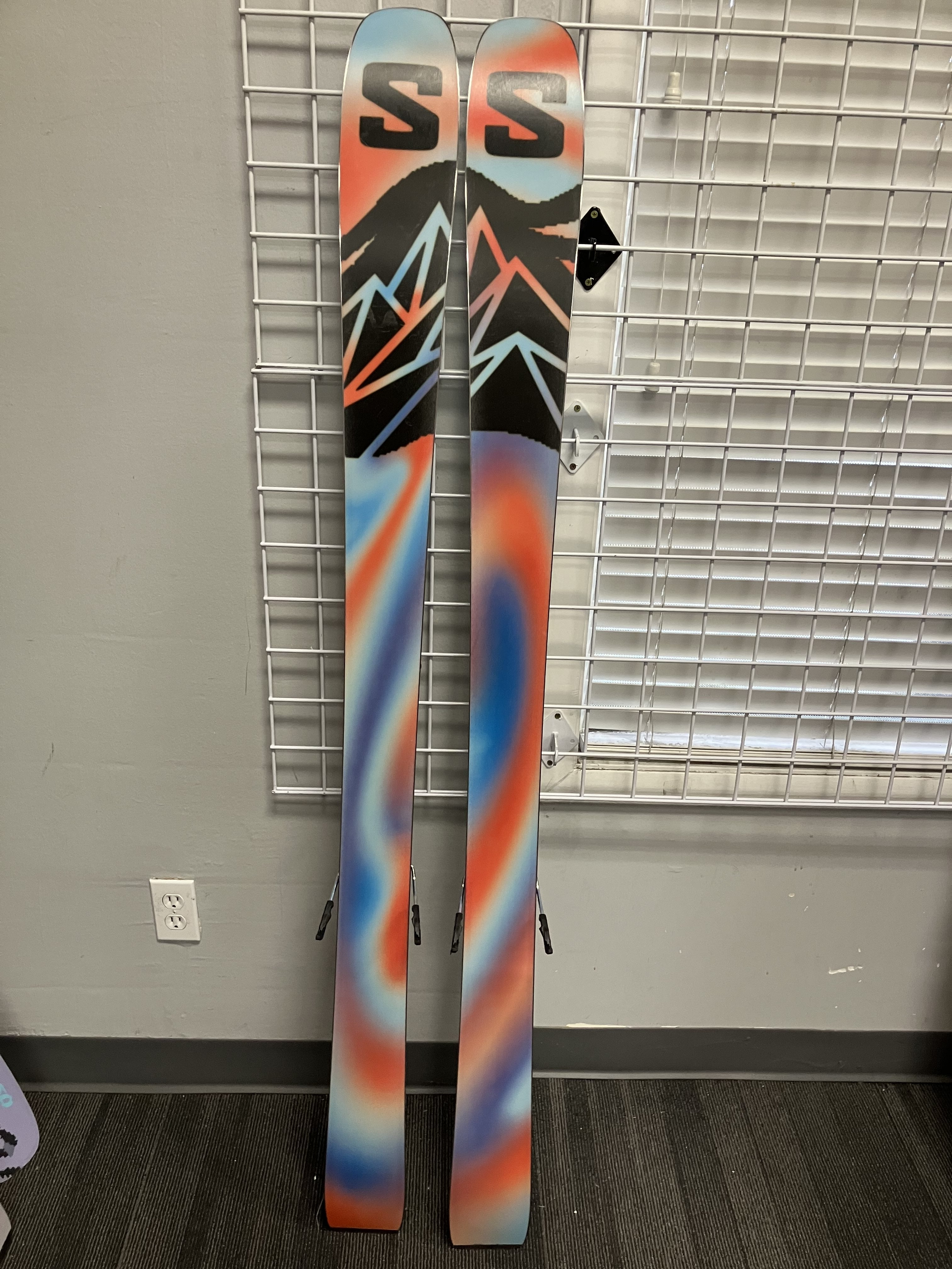 Salomon QST 94 164cm Skis w/ SALOMON NR Strive 11 GW  Binding Used 2026