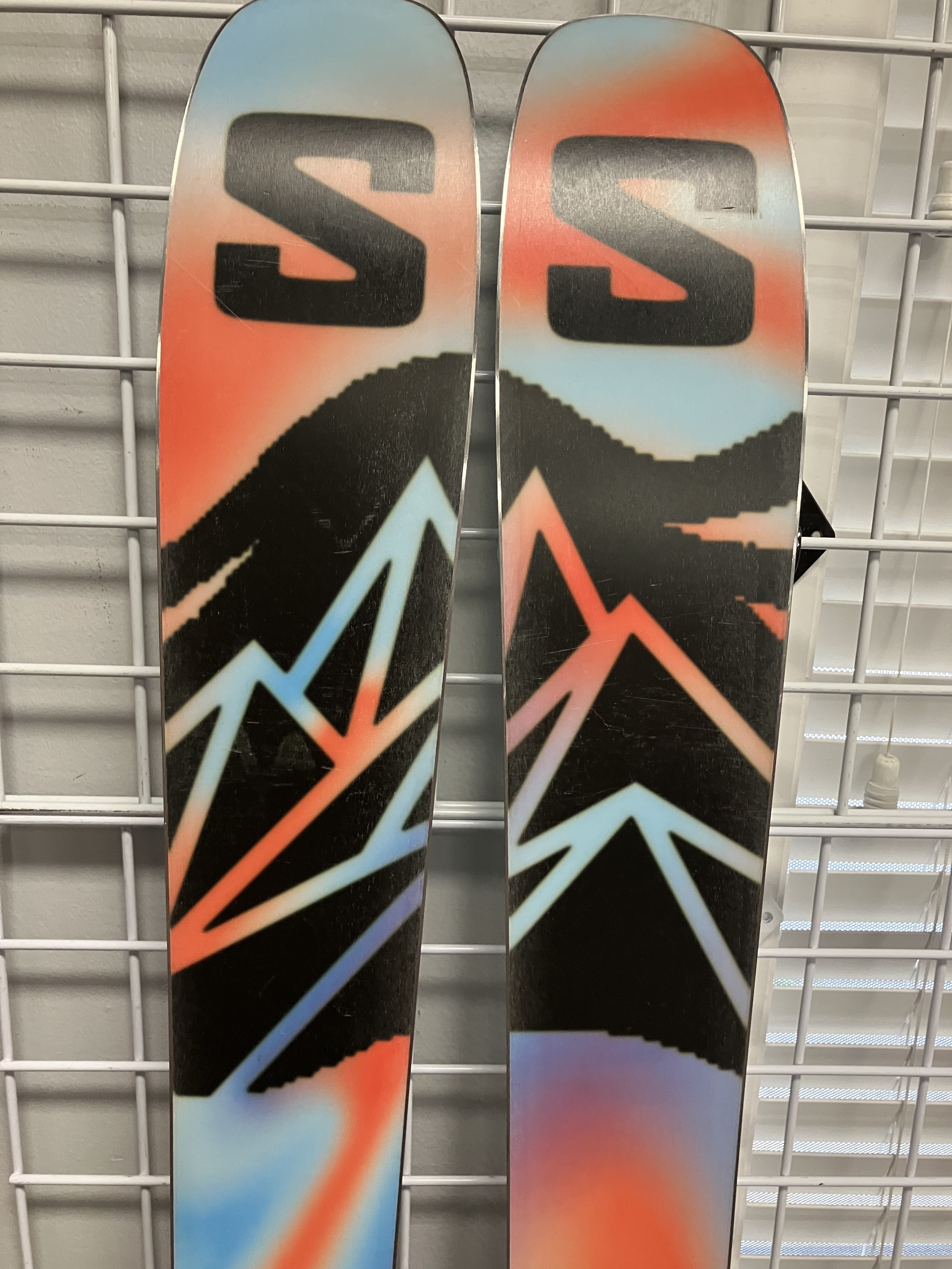 Salomon QST 94 164cm Skis w/ SALOMON NR Strive 11 GW  Binding Used 2026