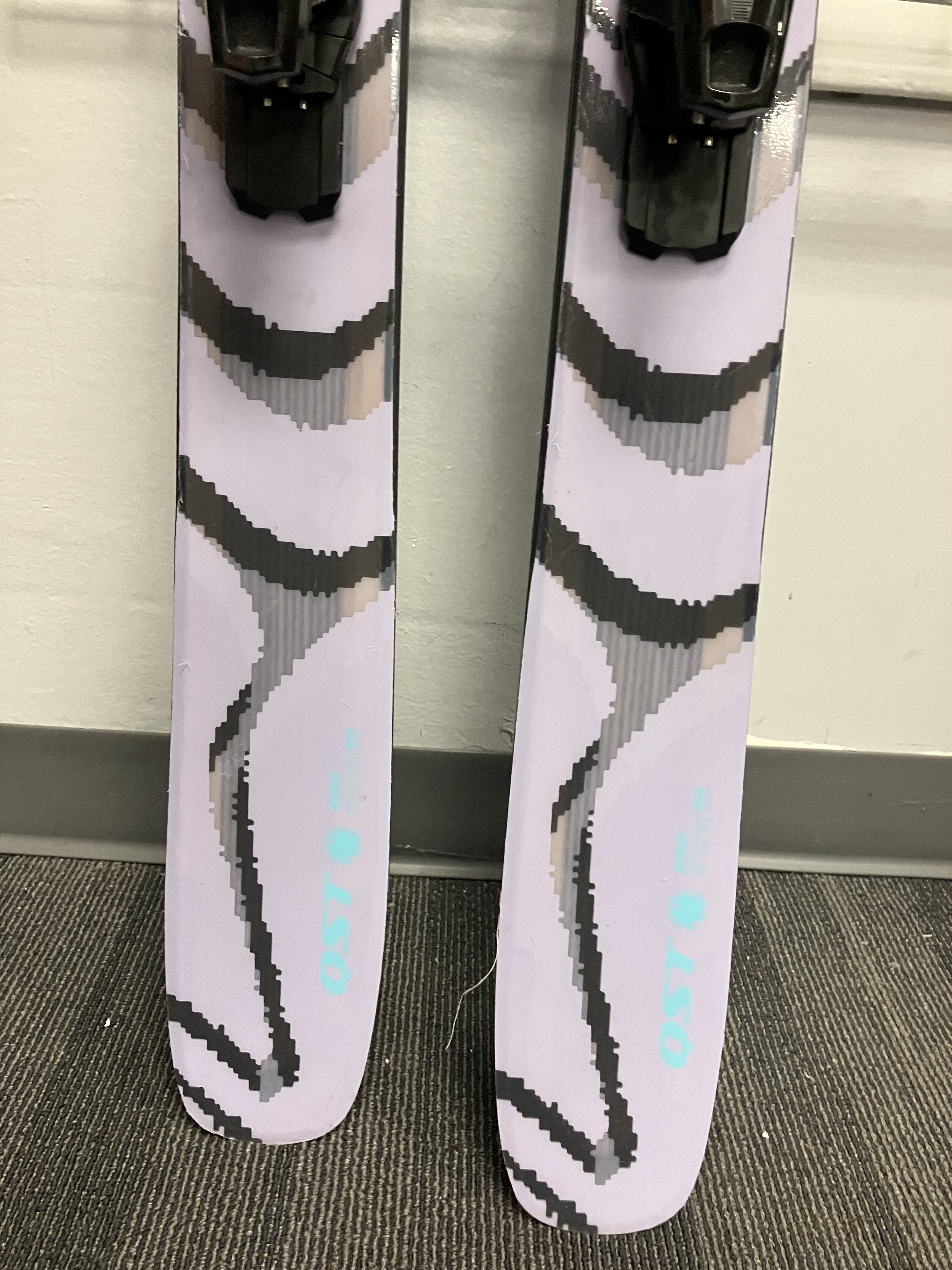 Salomon QST 100 180cm Skis w/ SALOMON Strive 13 GW Binding - Lightly Used (2026)