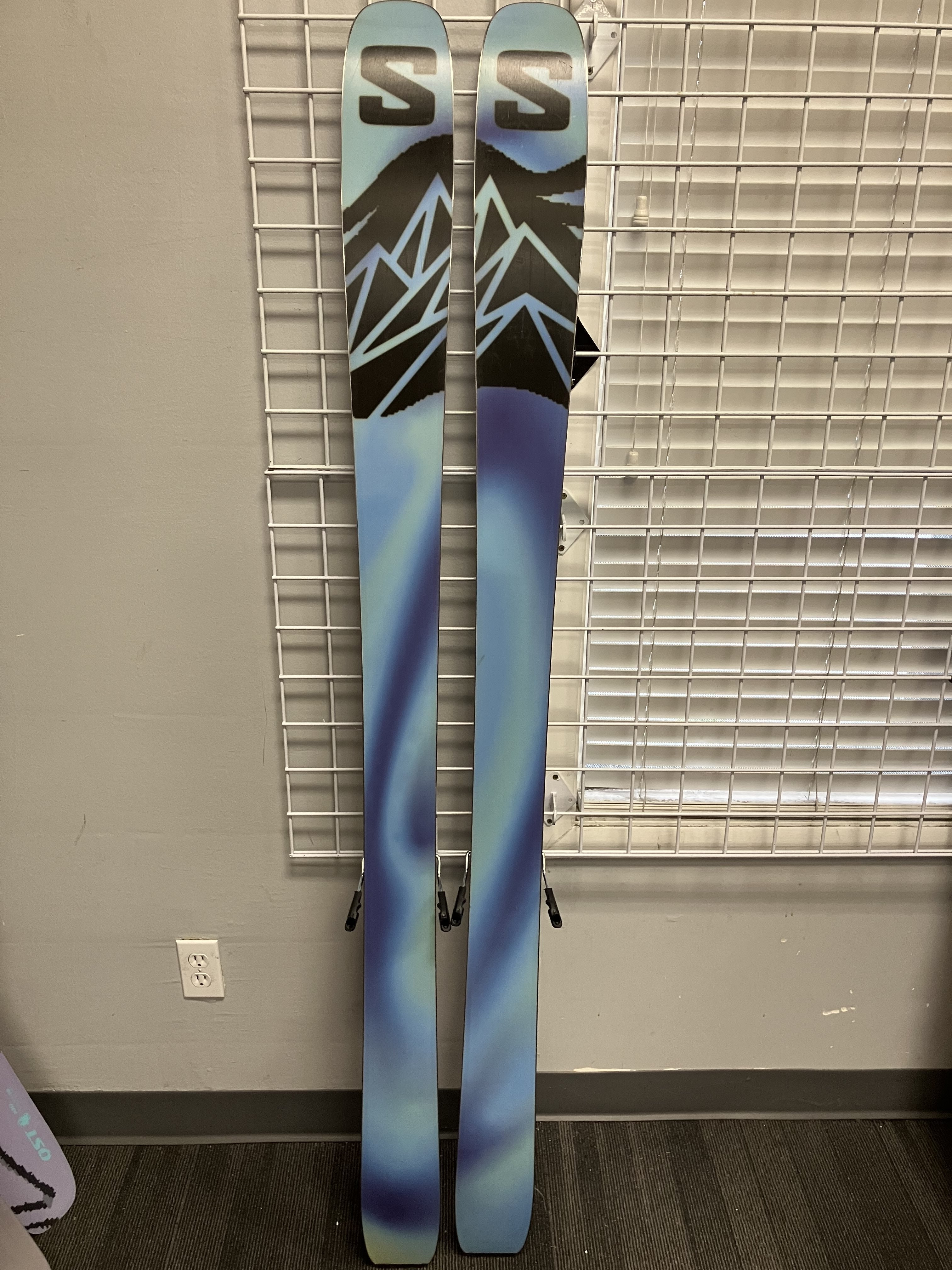 Salomon QST 100 180cm Skis w/ SALOMON Strive 13 GW Binding - Lightly Used (2026)