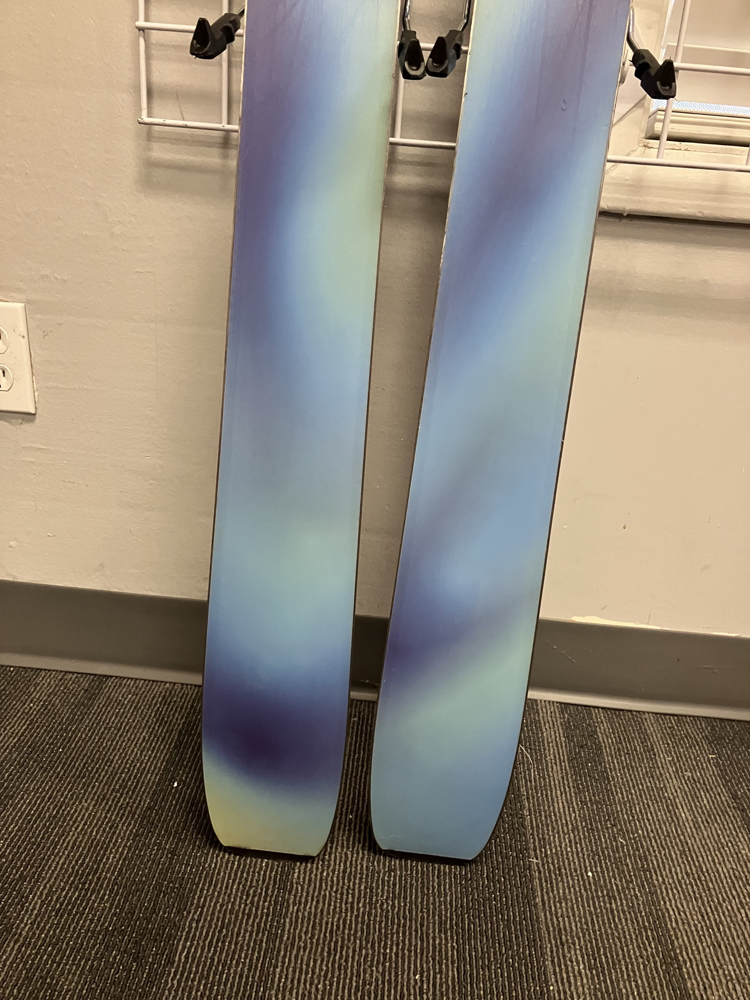 Salomon QST 100 180cm Skis w/ SALOMON Strive 13 GW Binding - Lightly Used (2026)
