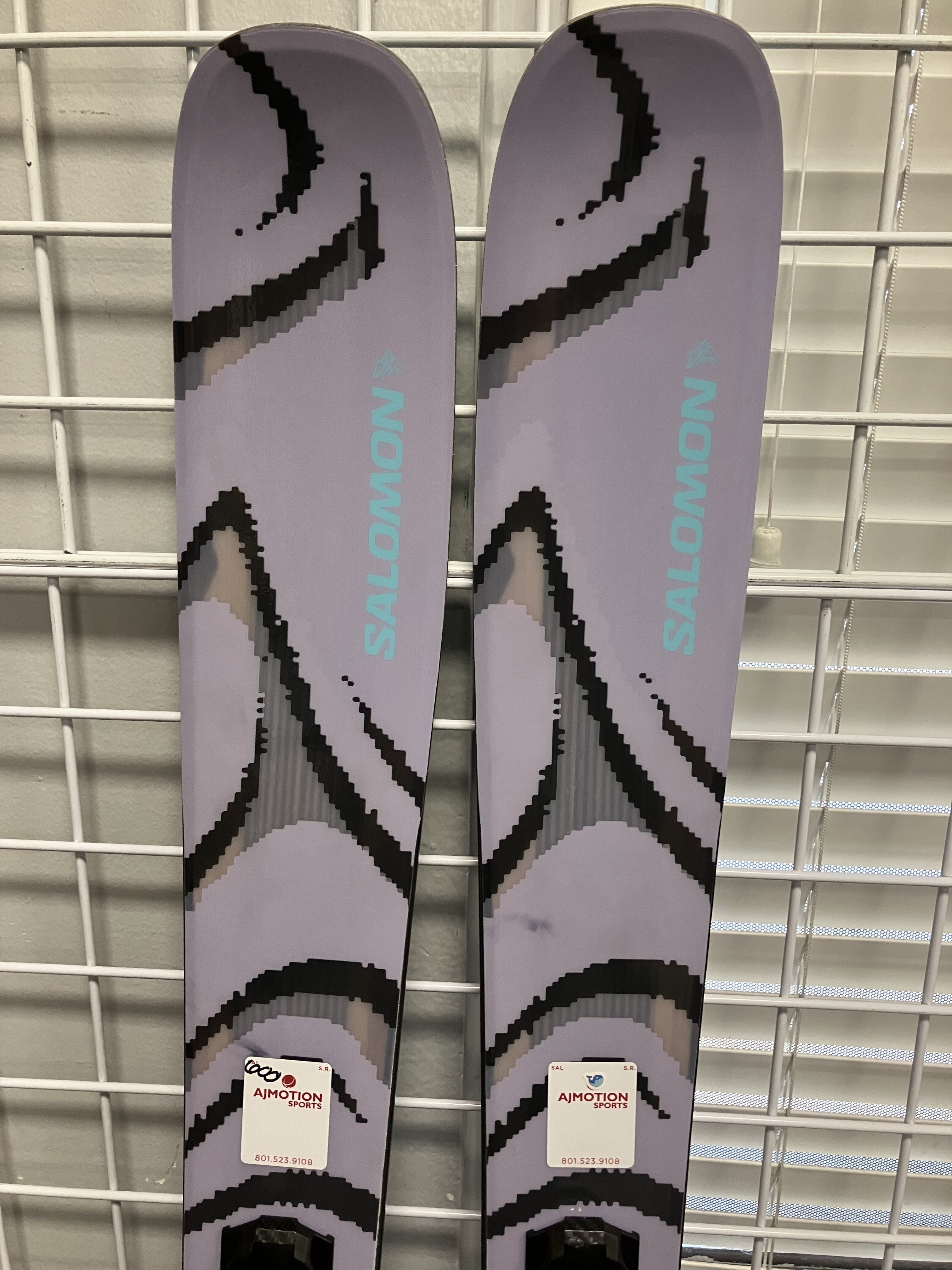 Salomon QST 100 148cm Skis w/ SALOMON NR M10 GW Demo Binding