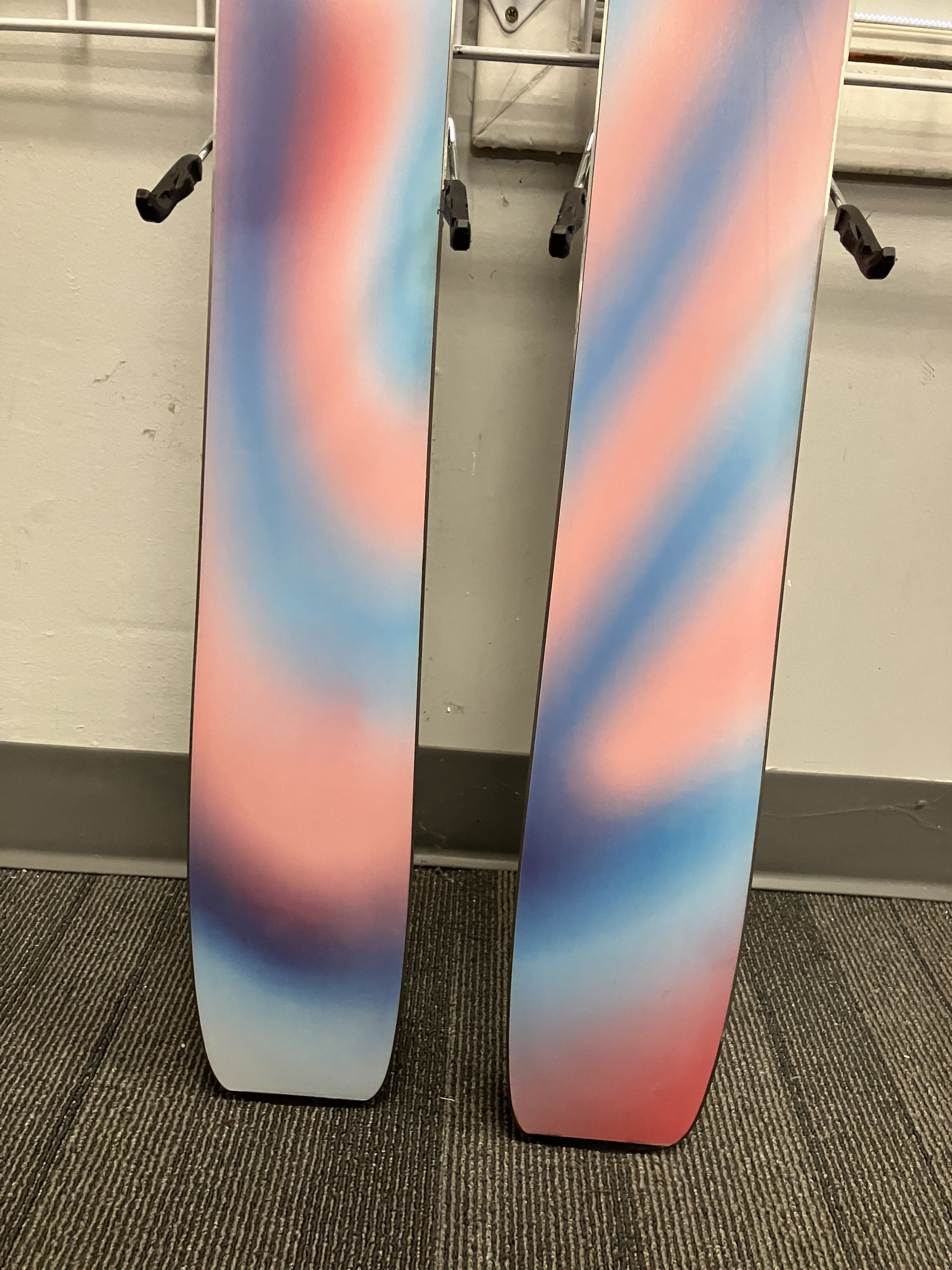 Salomon QST 106 157cm Skis w/ Salomon Strive 11 Binding- Lightly Used 2026
