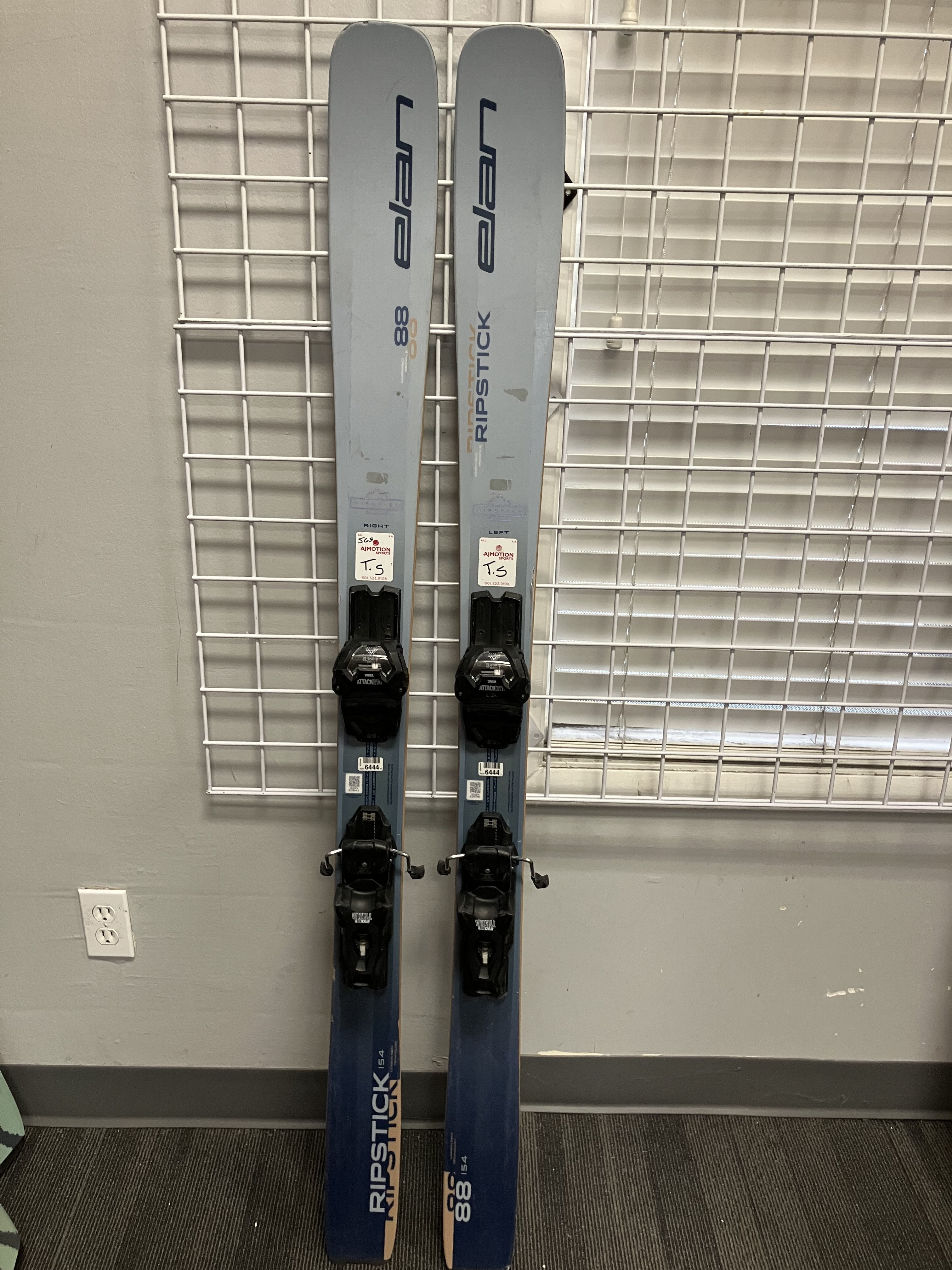 Lightly Used Elan Ripstick 88W 154cm Skis w/ Tyrollia Attack LYT 11