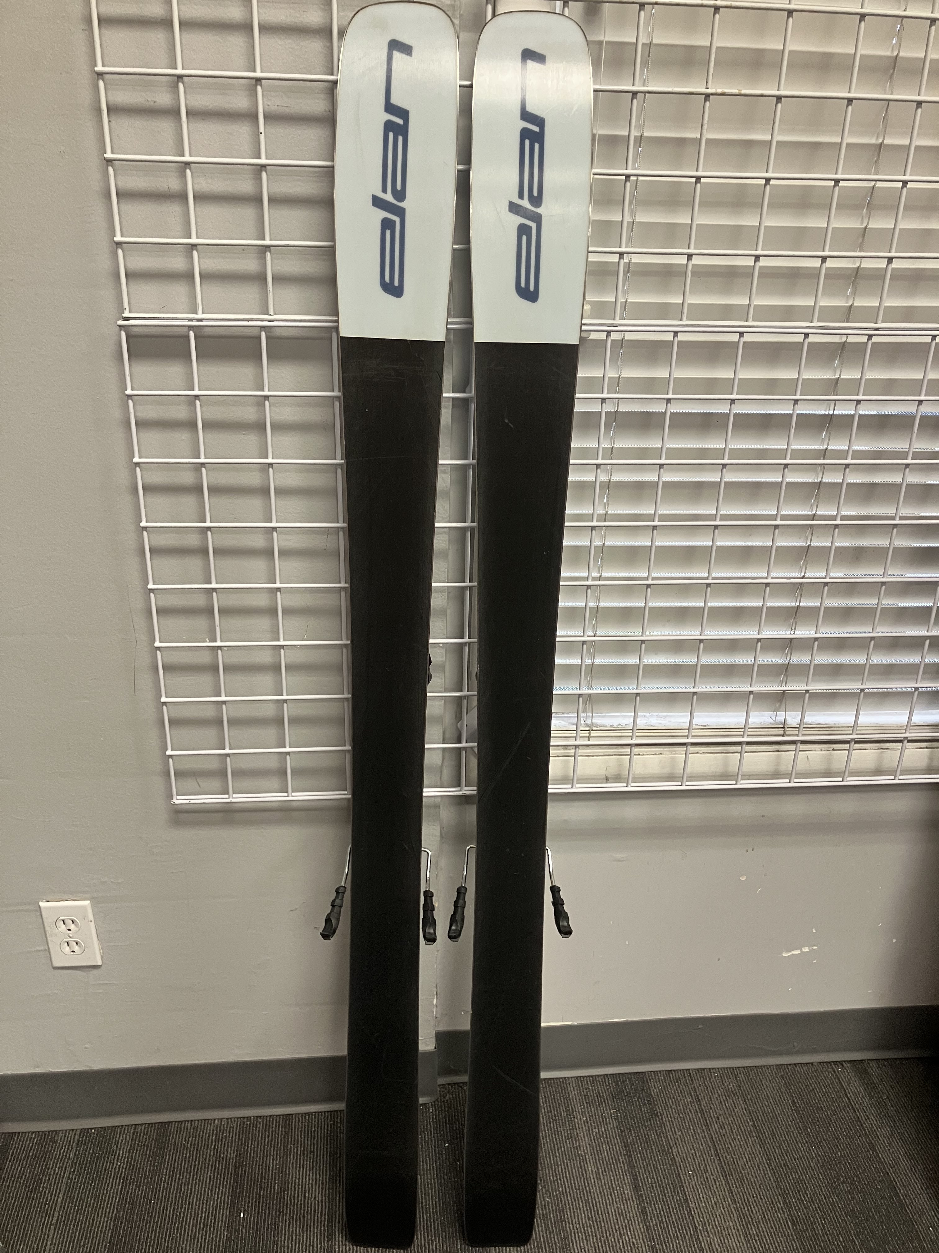 Lightly Used Elan Ripstick 88W 154cm Skis w/ Tyrollia Attack LYT 11