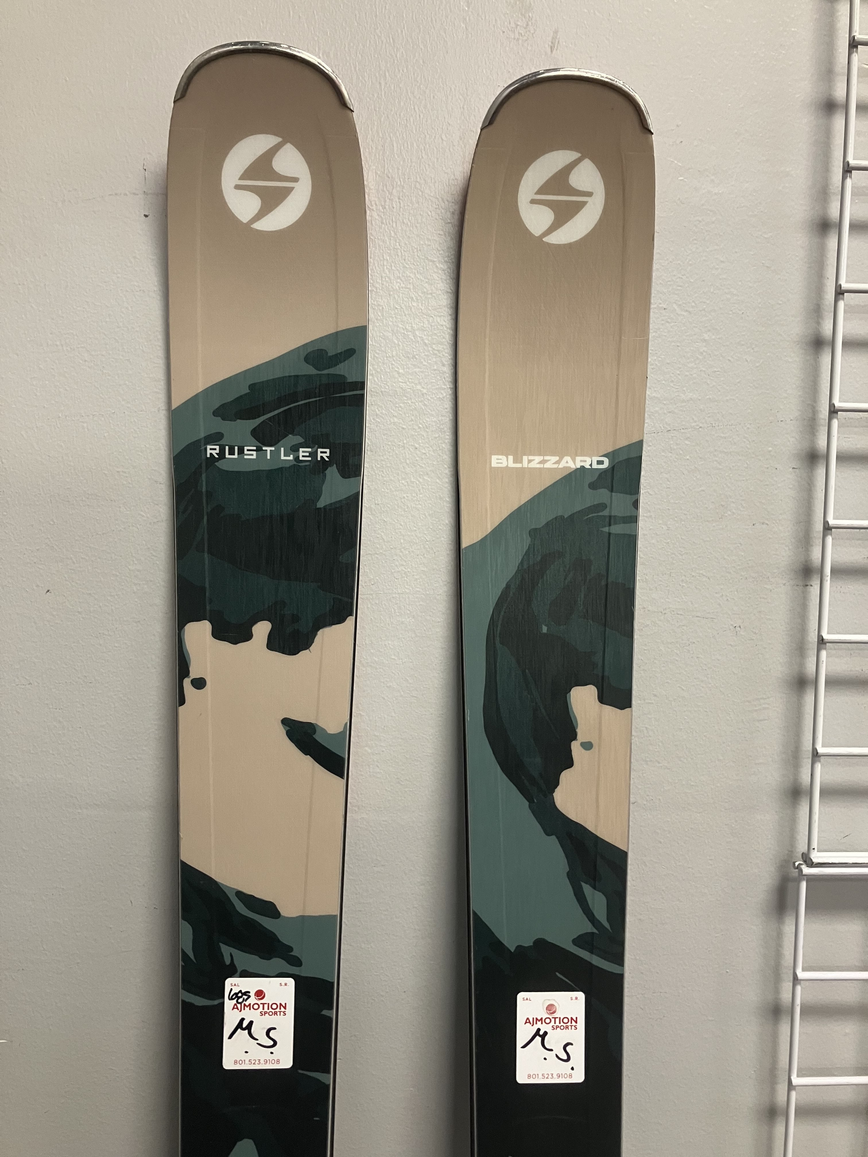 Blizzard Rustler 9 174cm Skis w/ Marker tcx 11 Demo Bindings- Lightly Used 2026
