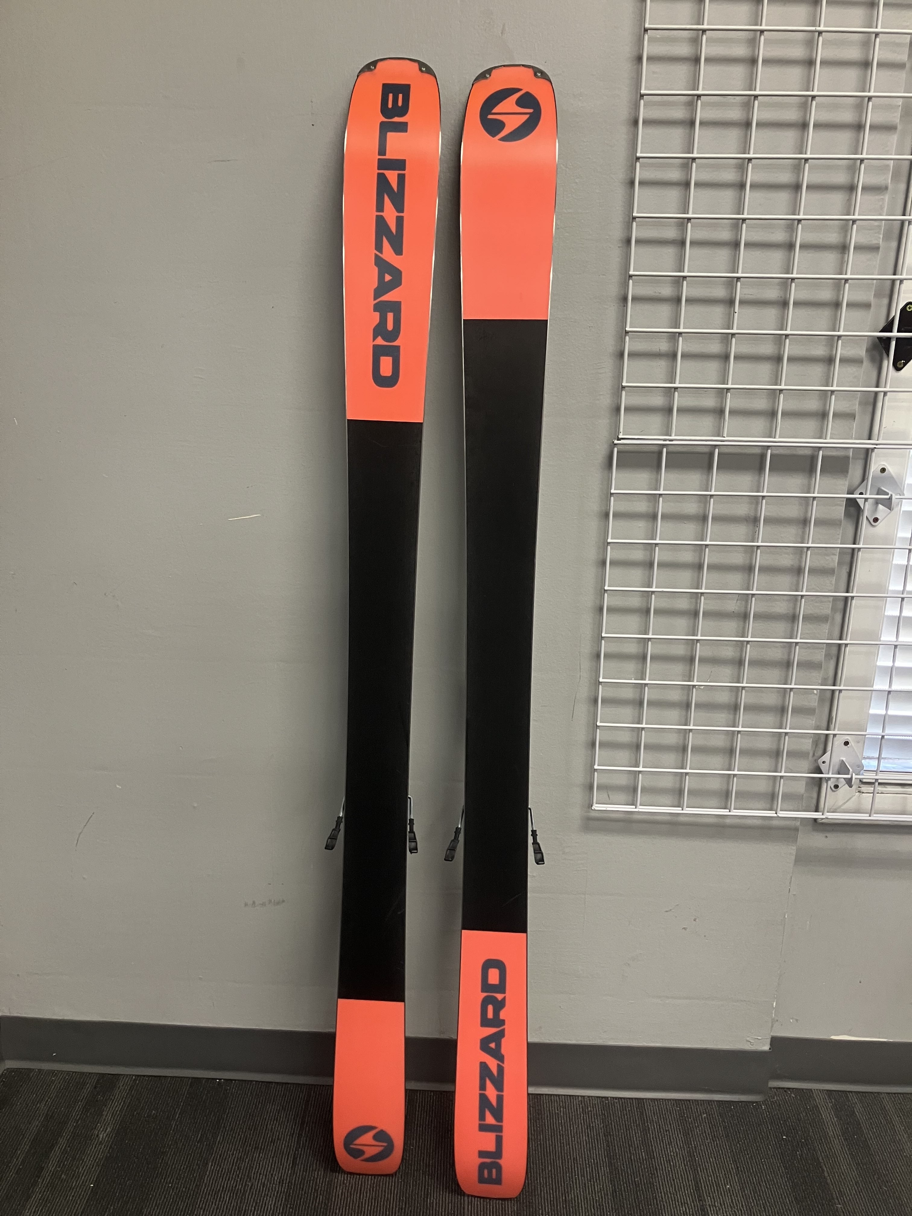 Blizzard Rustler 9 174cm Skis w/ Marker tcx 11 Demo Bindings- Lightly Used 2026