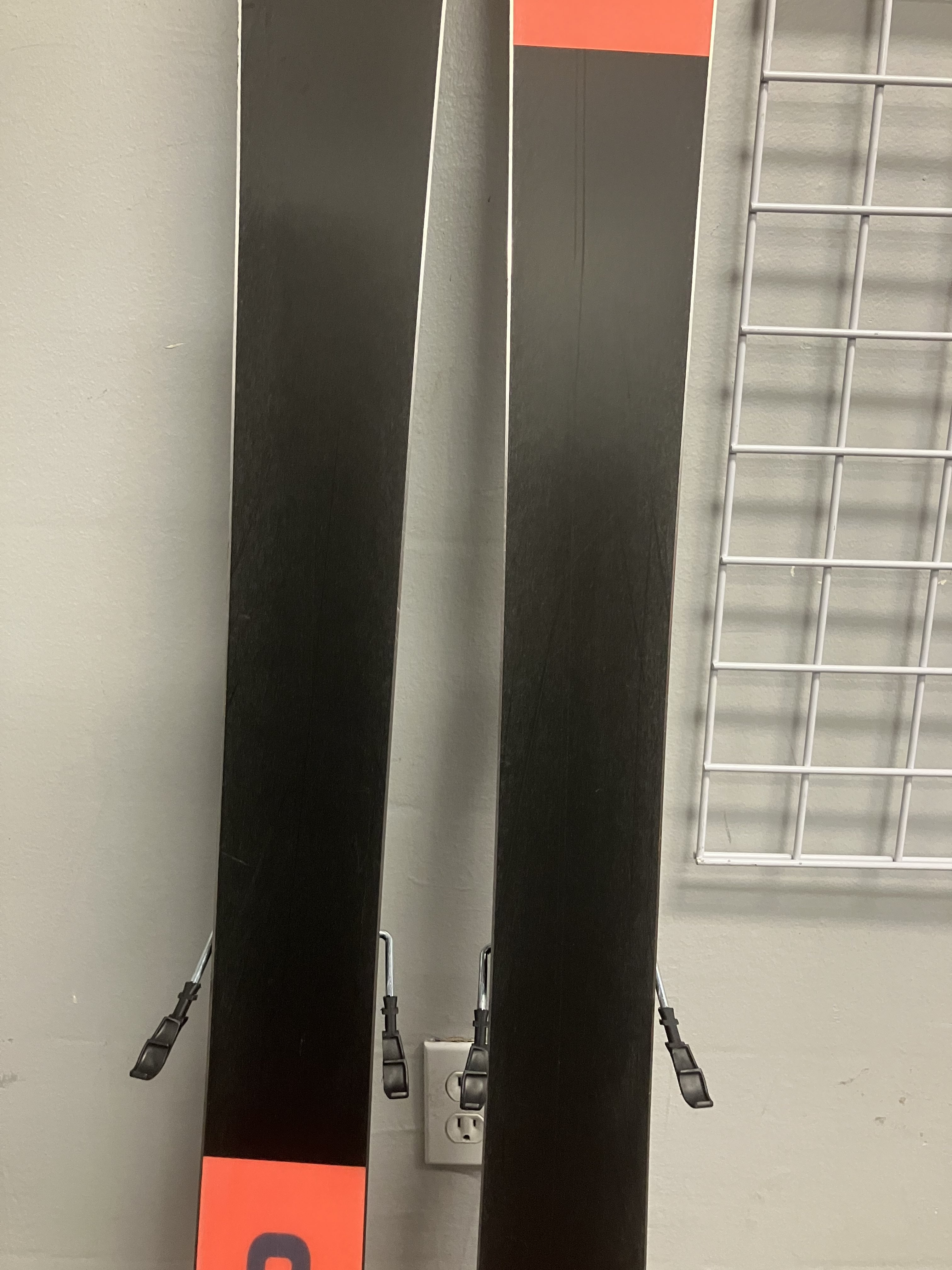 Blizzard Rustler 9 162cm Skis w/ Atomic Strive 11 Demo Bindings- Lightly Used 2026