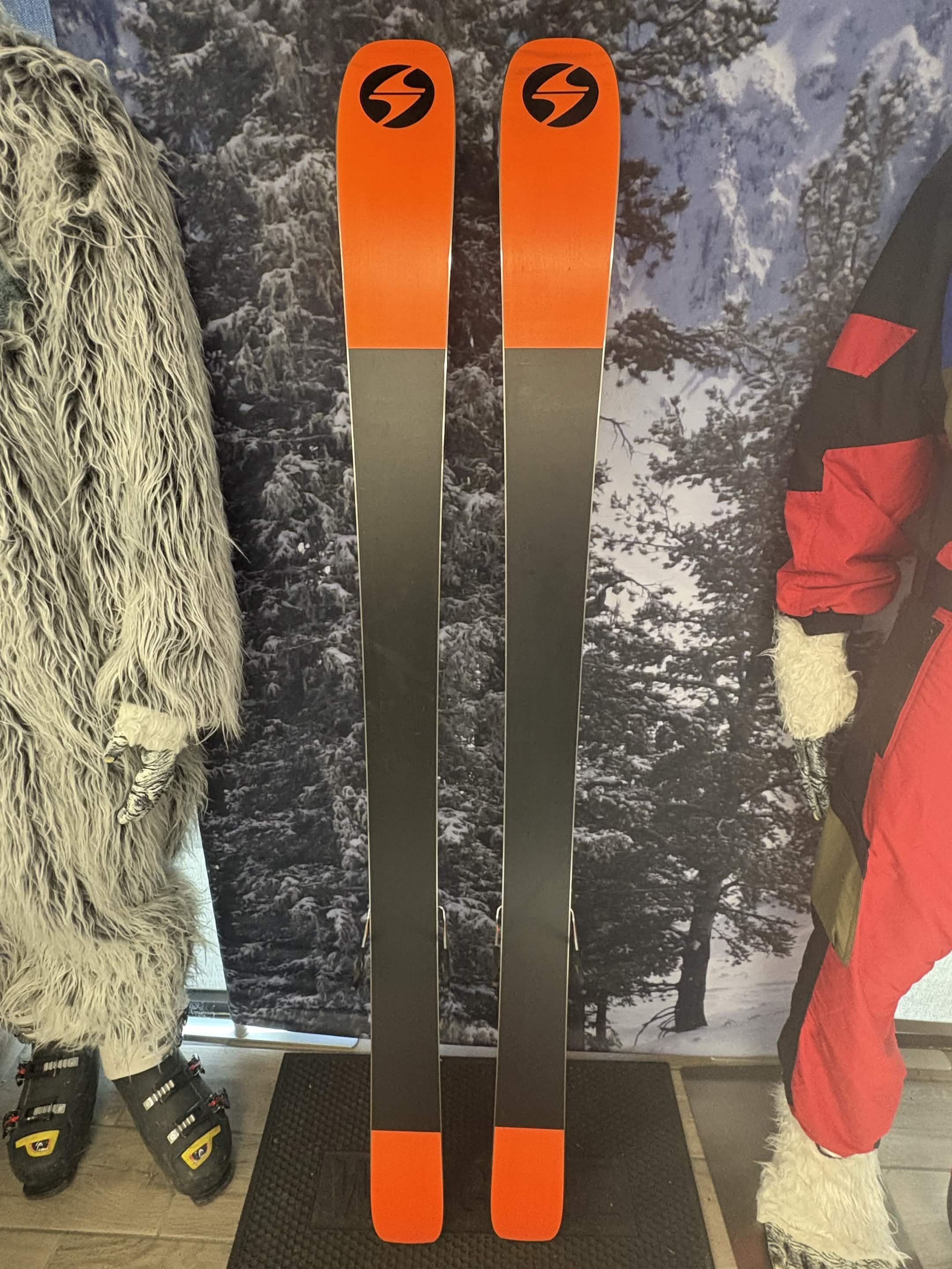 Blizzard Black Pearl 94 170cm Skis w/ ATOMIC NR Strive 11 GW Demo Binding - Lightly Used 2026
