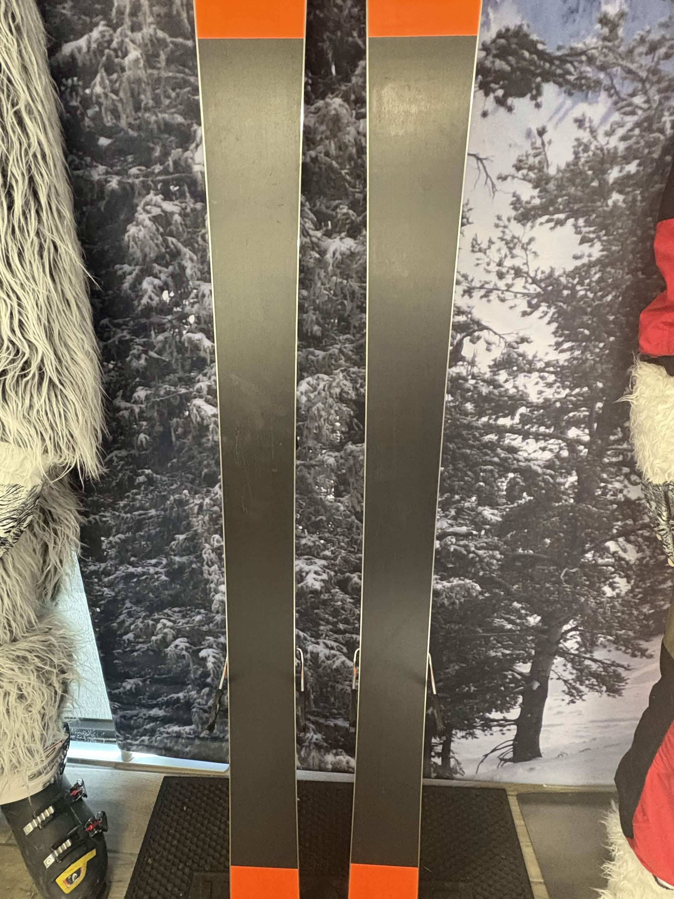 Blizzard Black Pearl 94 170cm Skis w/ ATOMIC NR Strive 11 GW Demo Binding - Lightly Used 2026