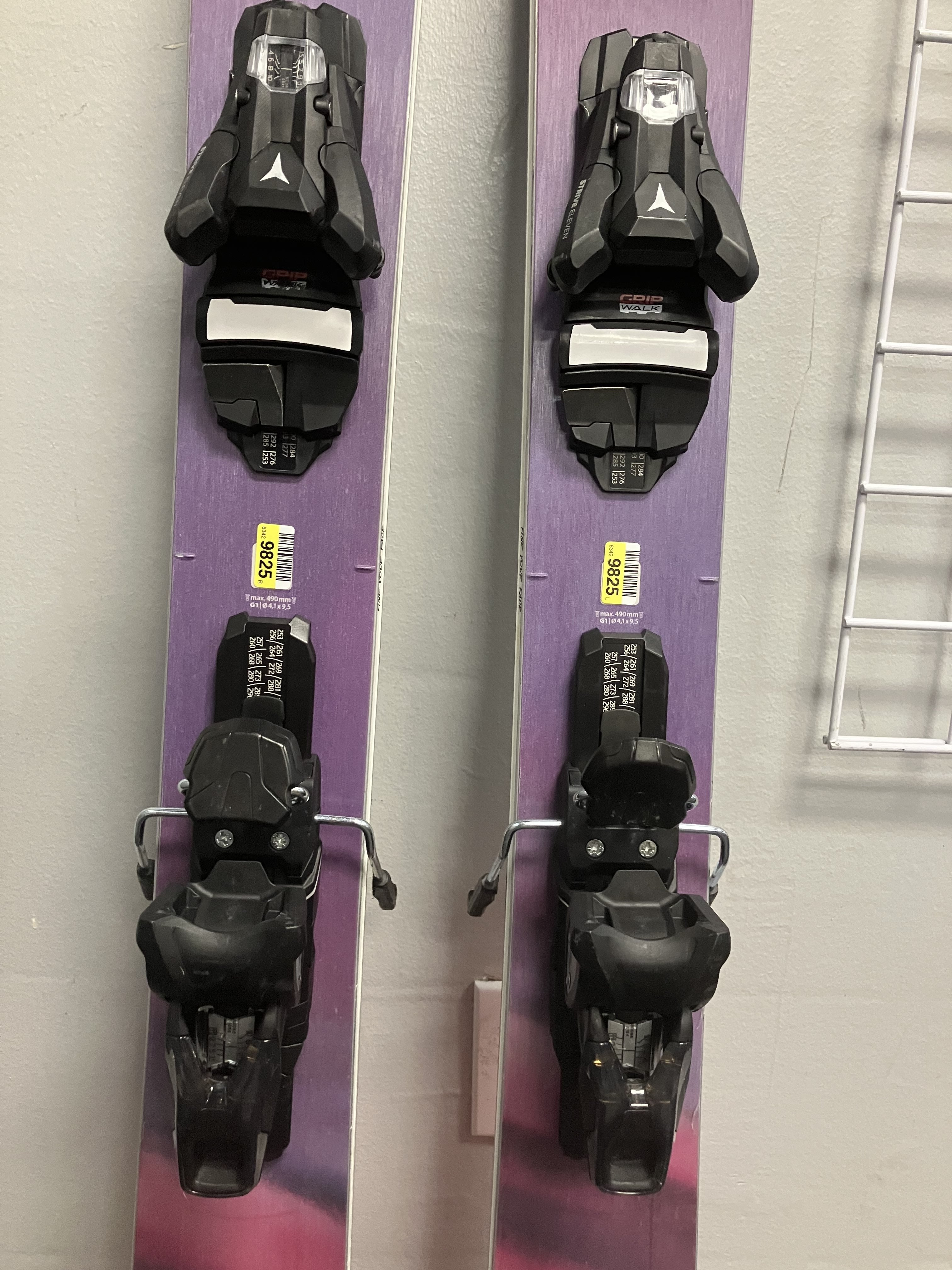 Lightly Used Blizzard Sheeva 10 162cm Skis w/ Atomic Strive 11 Demo Bindings
