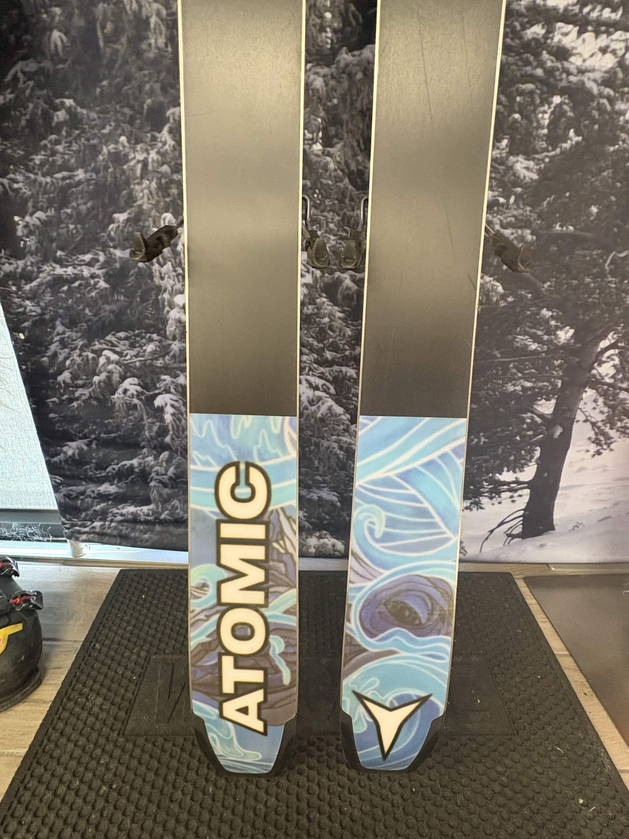 Atomic Bent Chetler 100 172cm Skis w/ ATOMIC NR Strive 13 GW Demo Binding - Lightly Used 2026