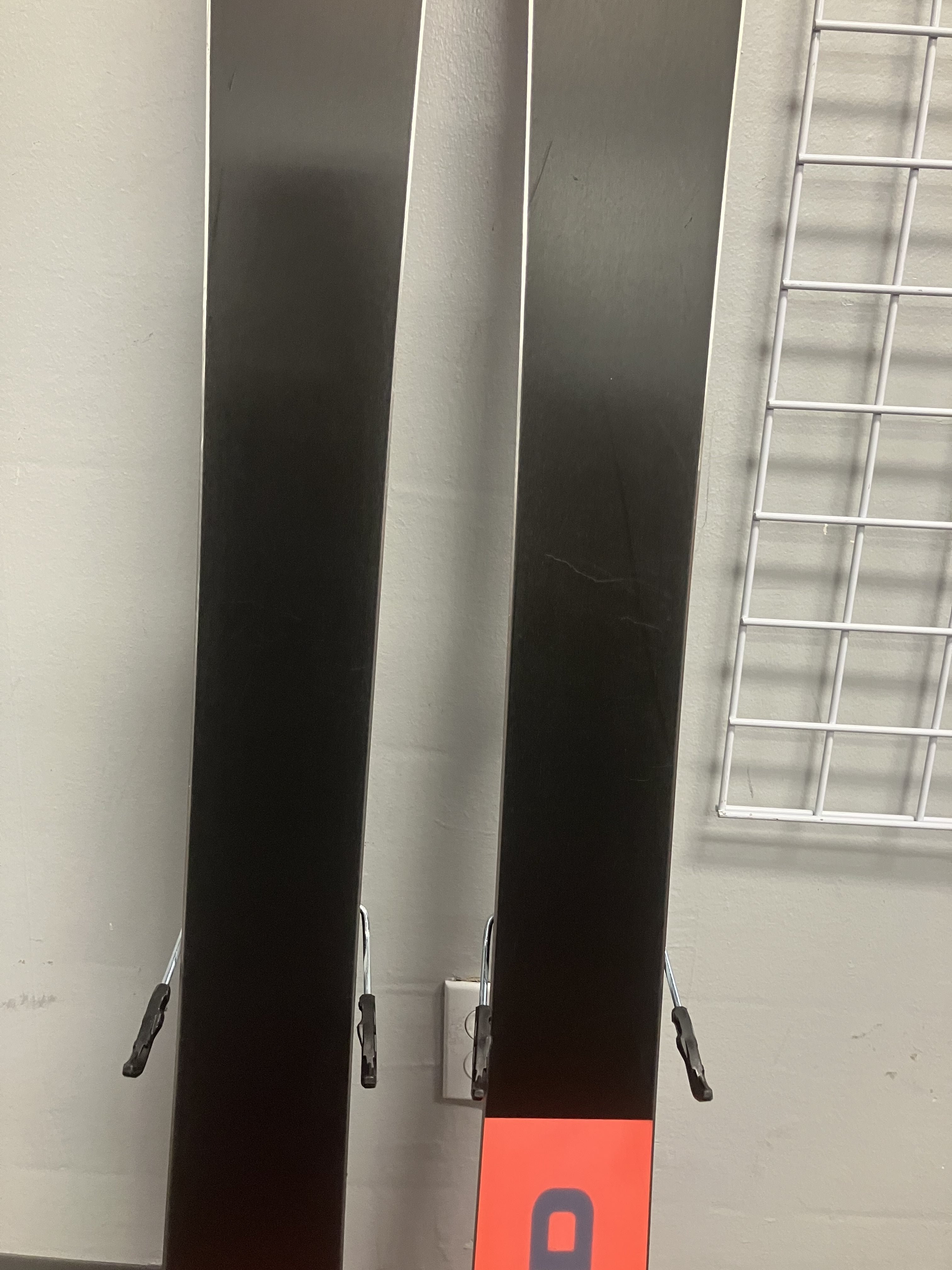 Lightly Used Blizzard Sheeva 10 162cm Skis w/ Atomic Strive 11 Demo Bindings