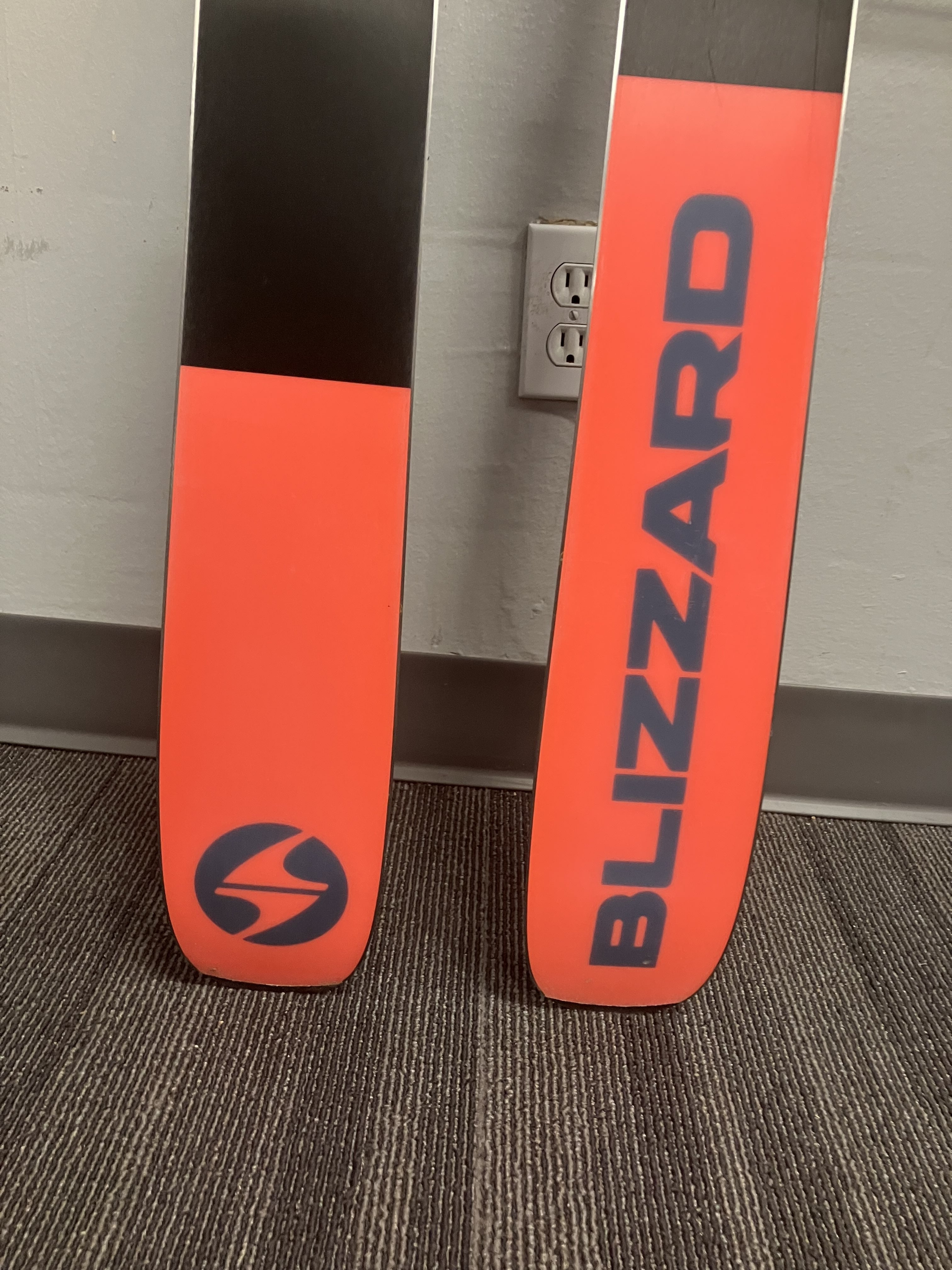 Lightly Used Blizzard Sheeva 10 162cm Skis w/ Atomic Strive 11 Demo Bindings