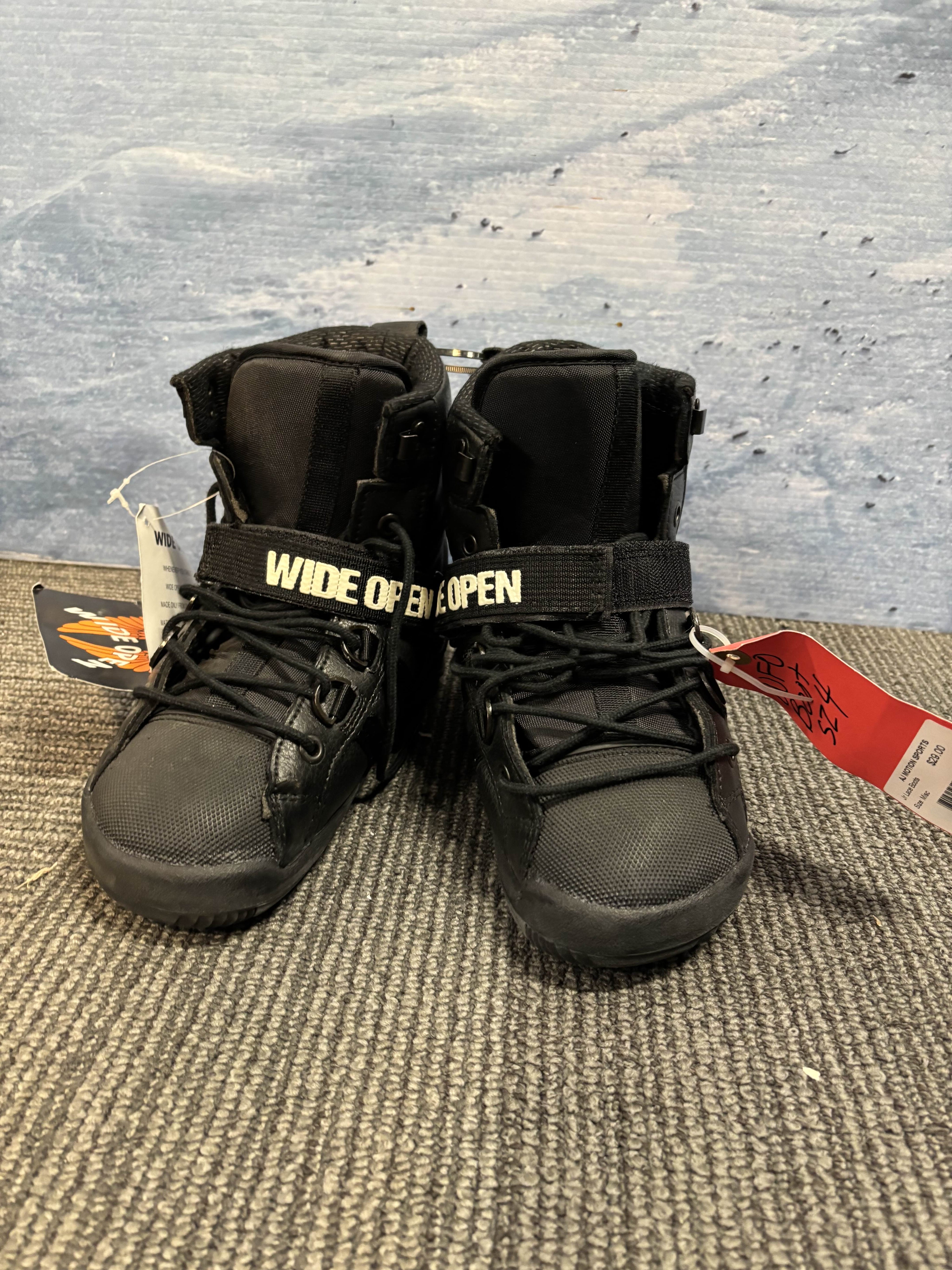 New Wide Open Jr Lace up 22 Snowboard Boots