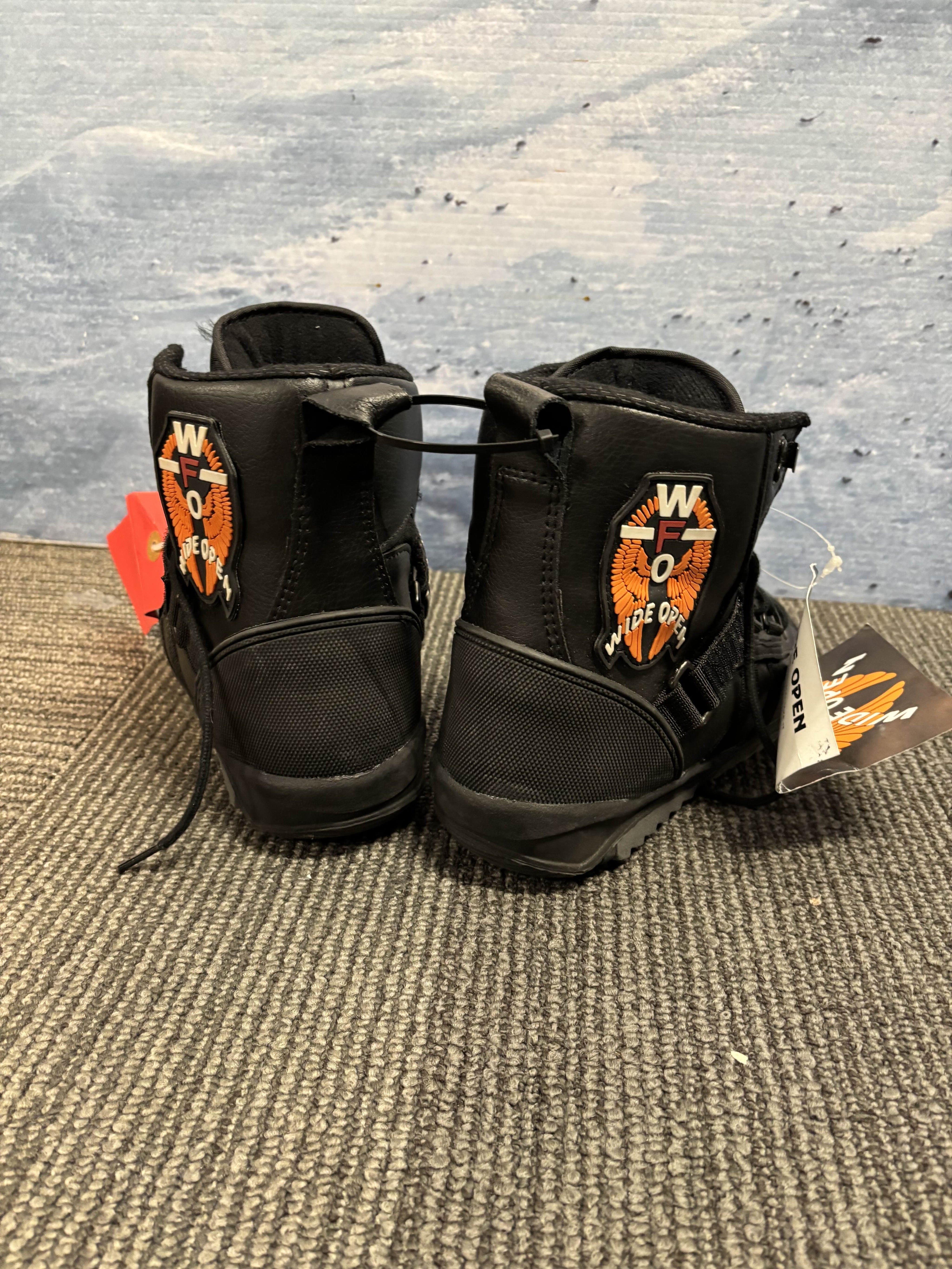 New Wide Open Jr Lace up 22 Snowboard Boots