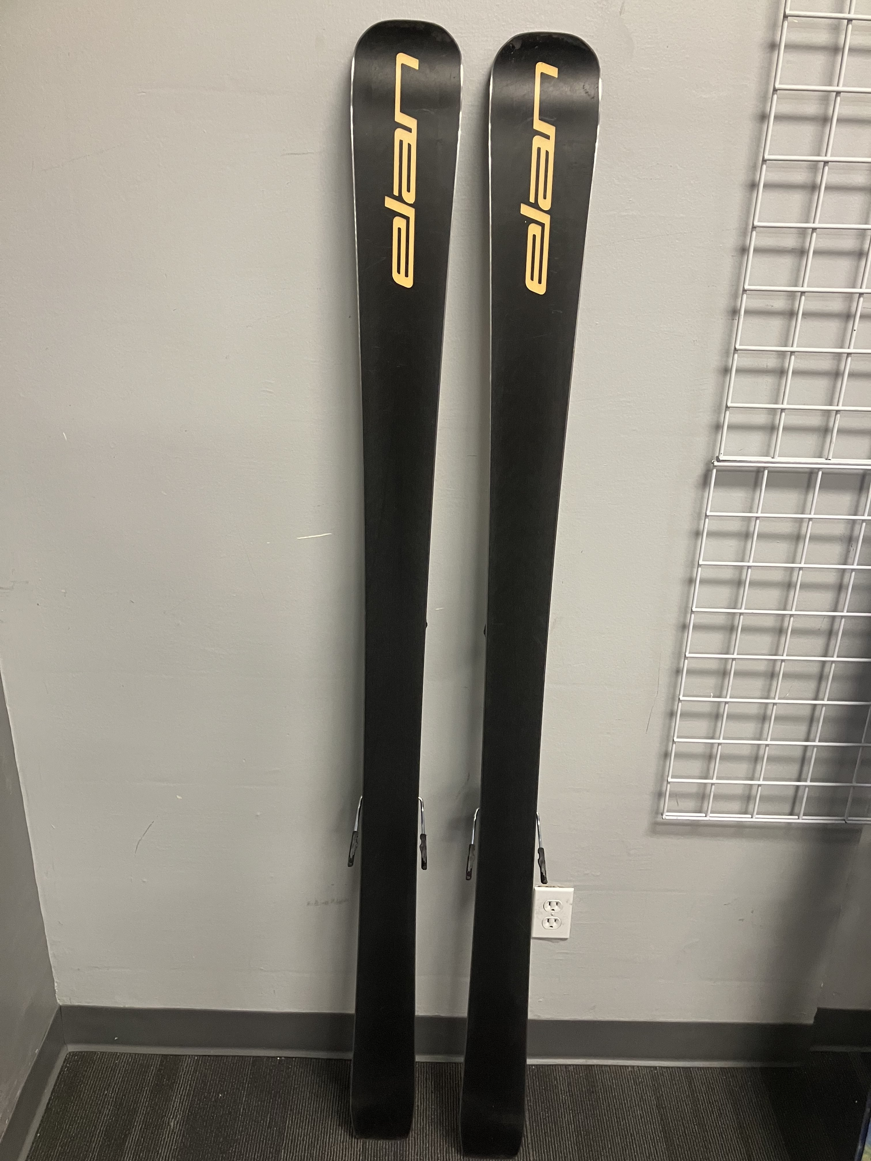 Elan Wingman 86 Ti 174cm W/ Salomon Strive 11 GW Bindings- Lightly Used 2026