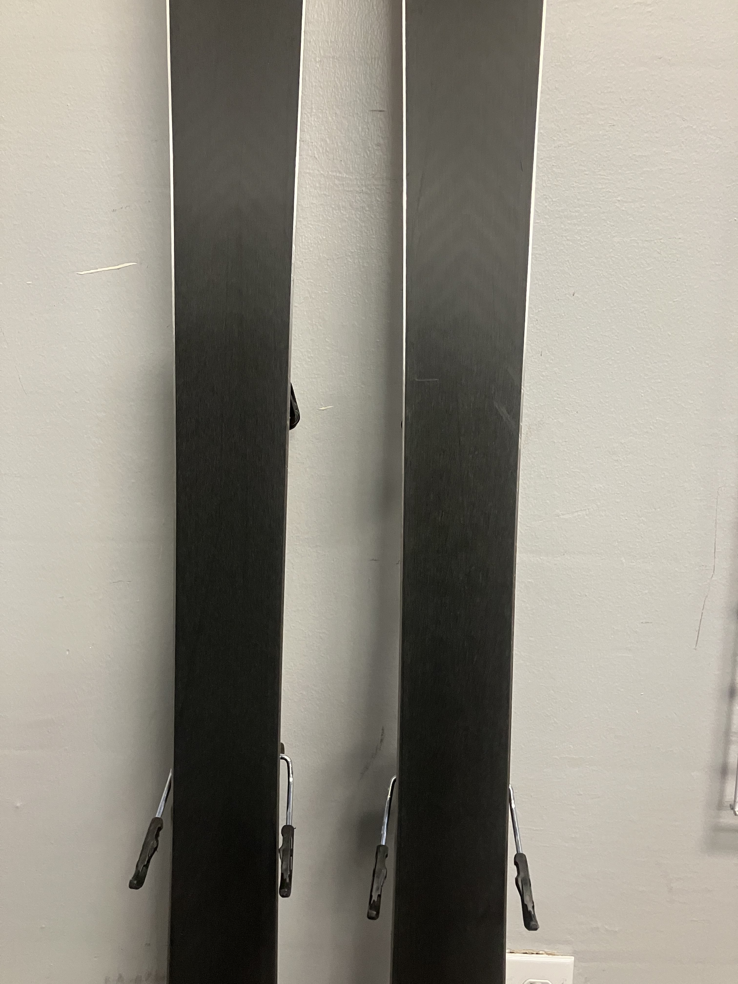 Elan Wingman 86 Ti 174cm W/ Salomon Strive 11 GW Bindings- Lightly Used 2026