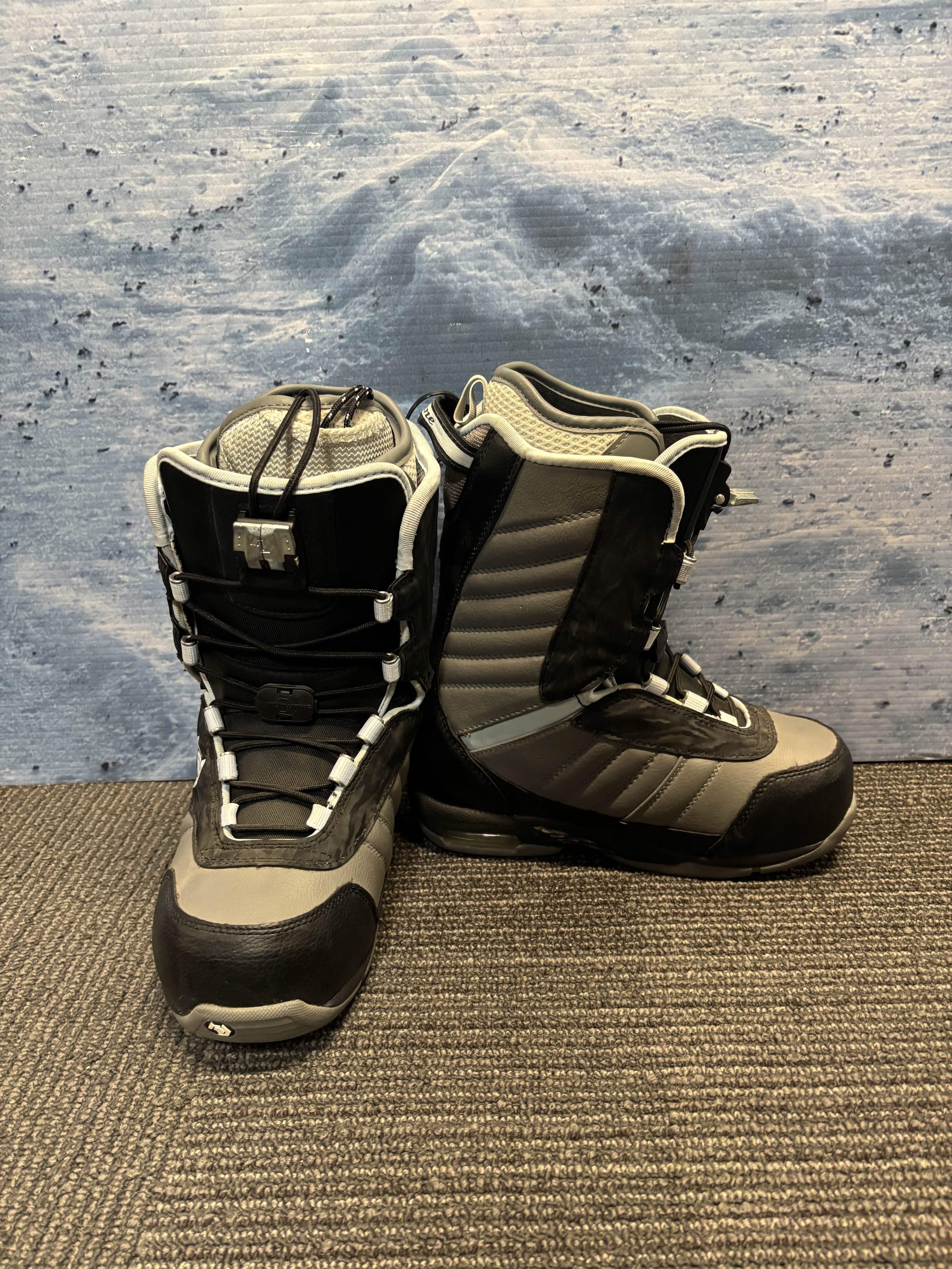 New Northface Devine Lace up 24.5 Snowboard Boots