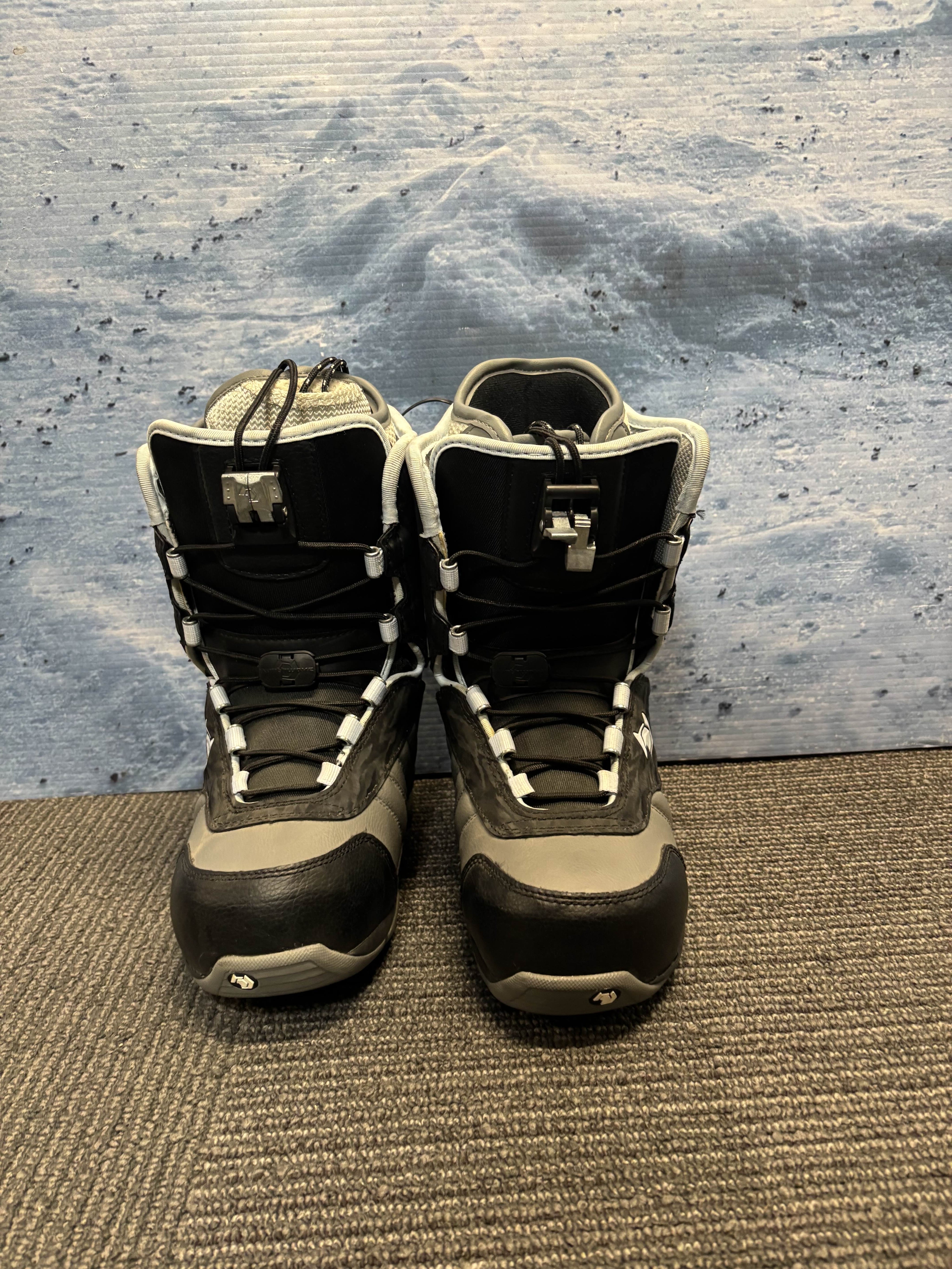 New Northface Devine Lace up 24.5 Snowboard Boots