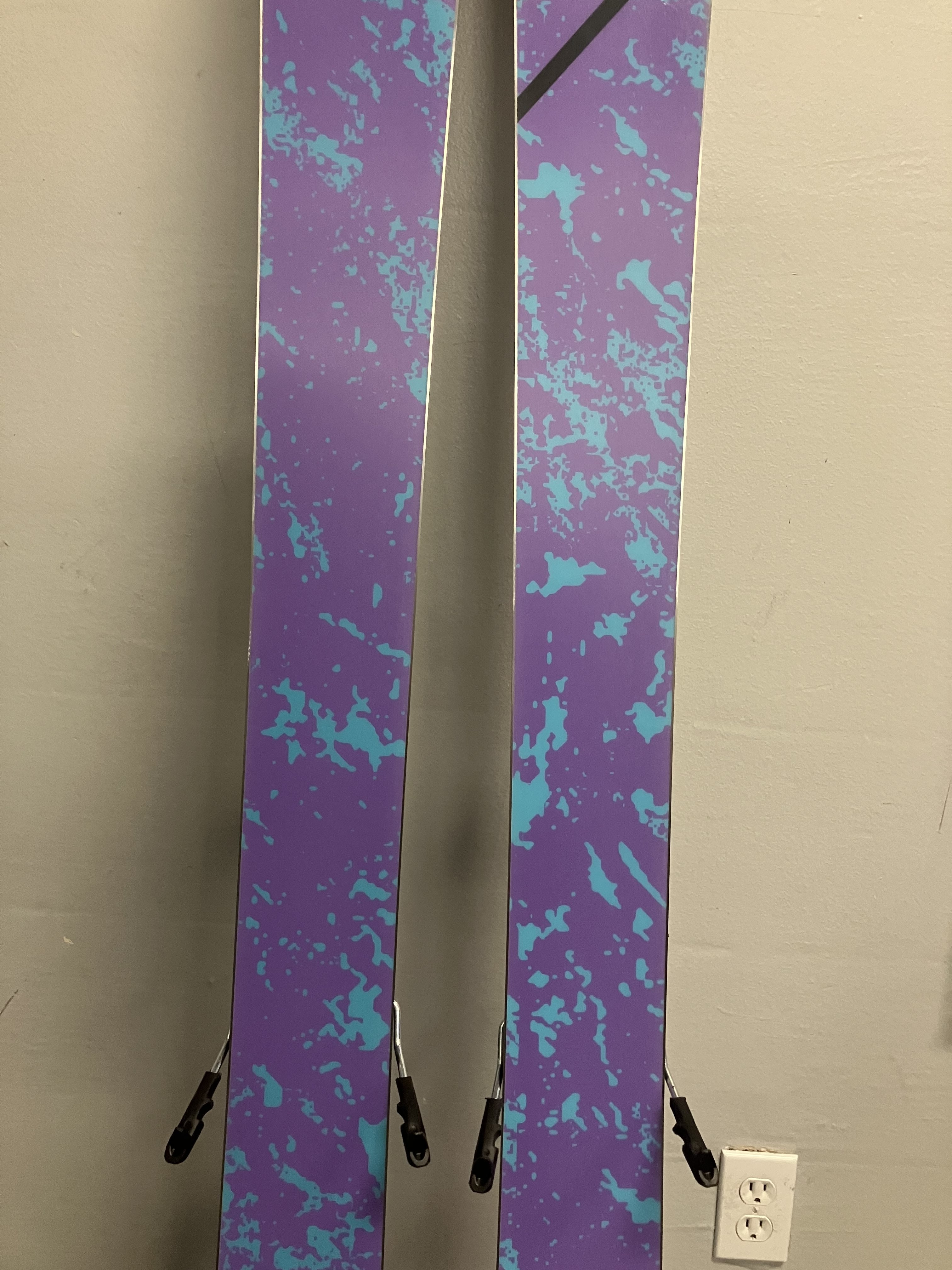 Salomon QST Echo Skis - 181cm w/ Atomic Strive 11 Demo Bindings- Lightly Used 2026