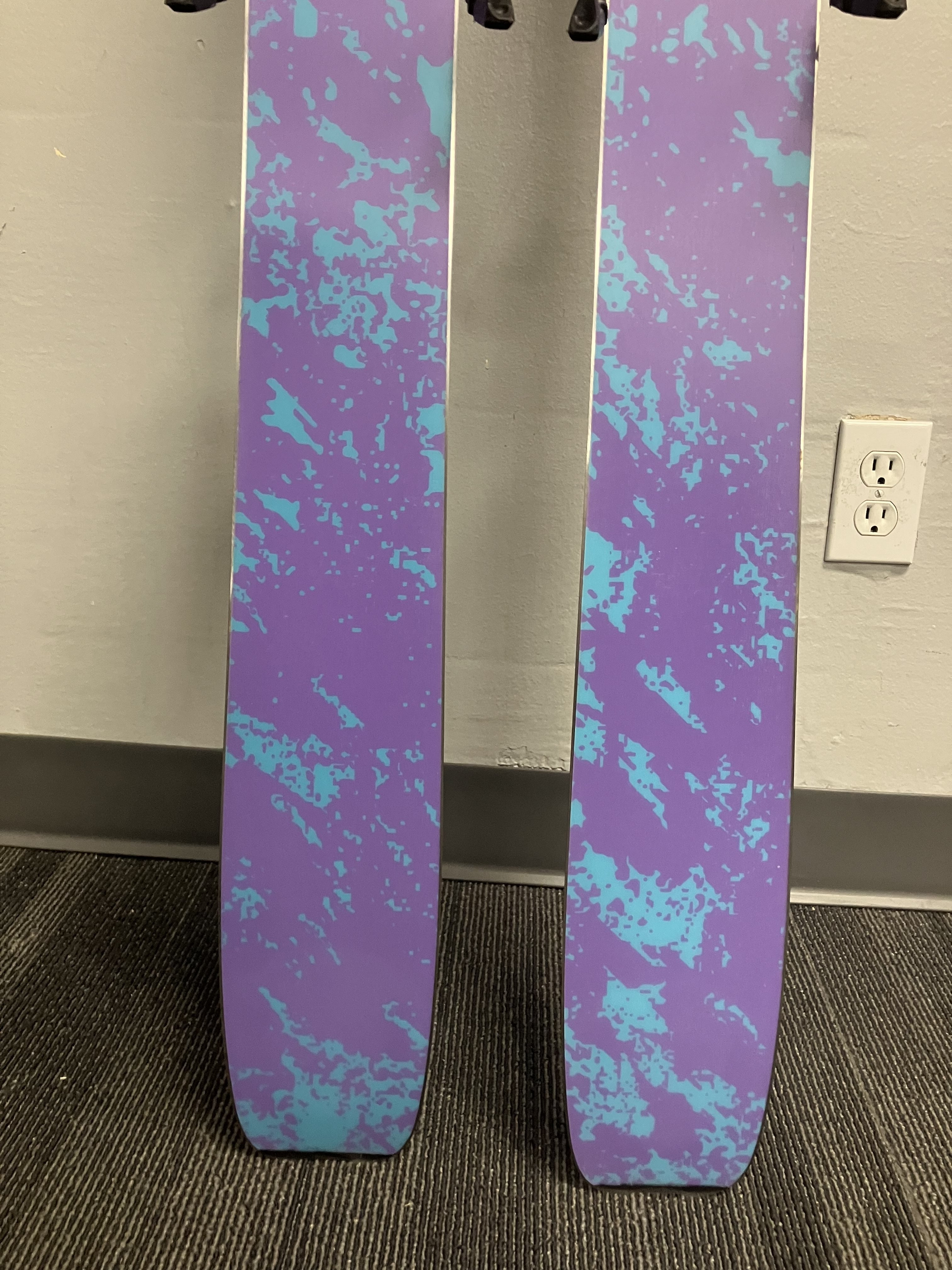 Salomon QST Echo Skis - 181cm w/ Atomic Strive 11 Demo Bindings- Lightly Used 2026