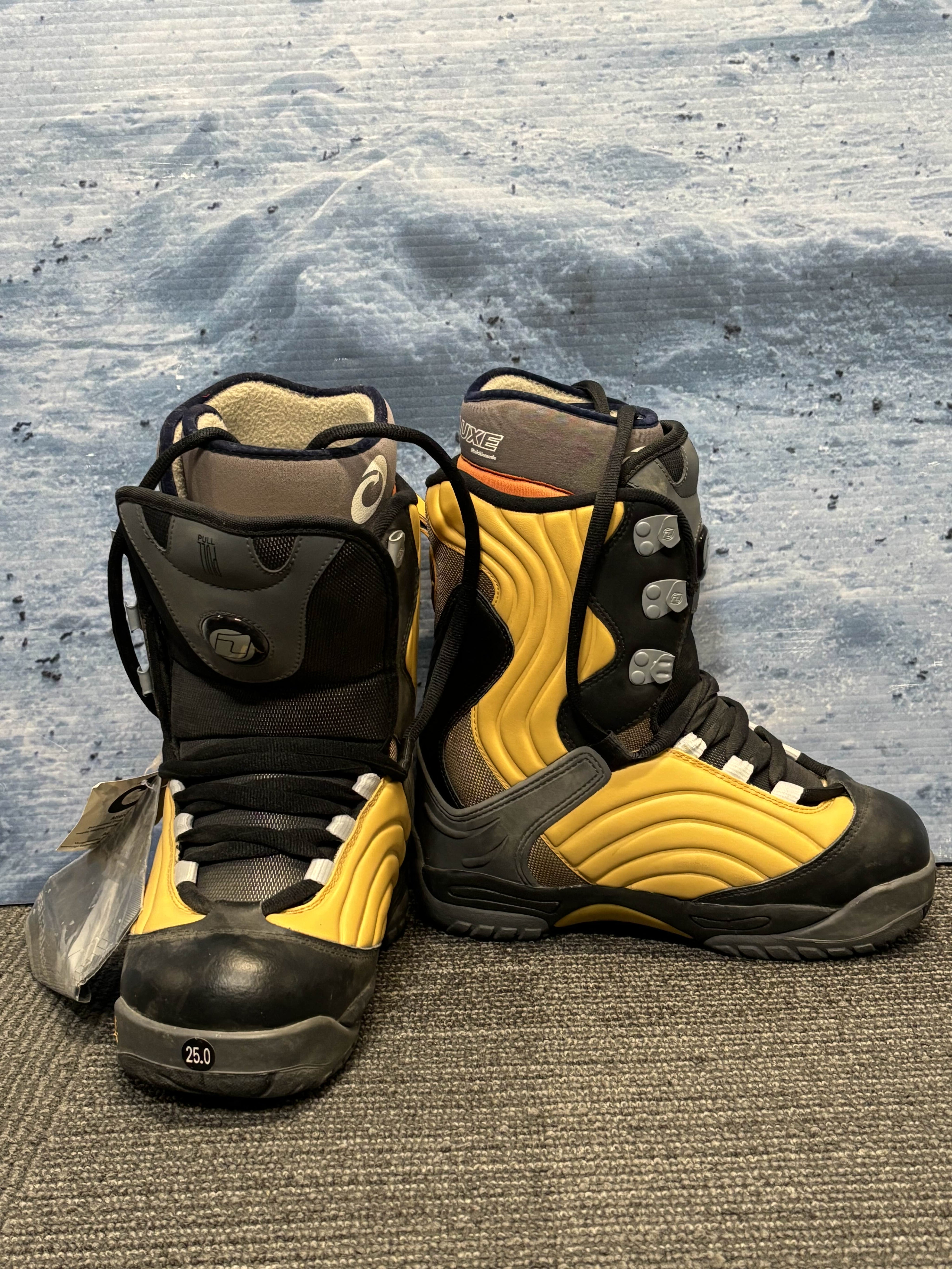 New Dee Luxe 24.5 Snowboard Boots