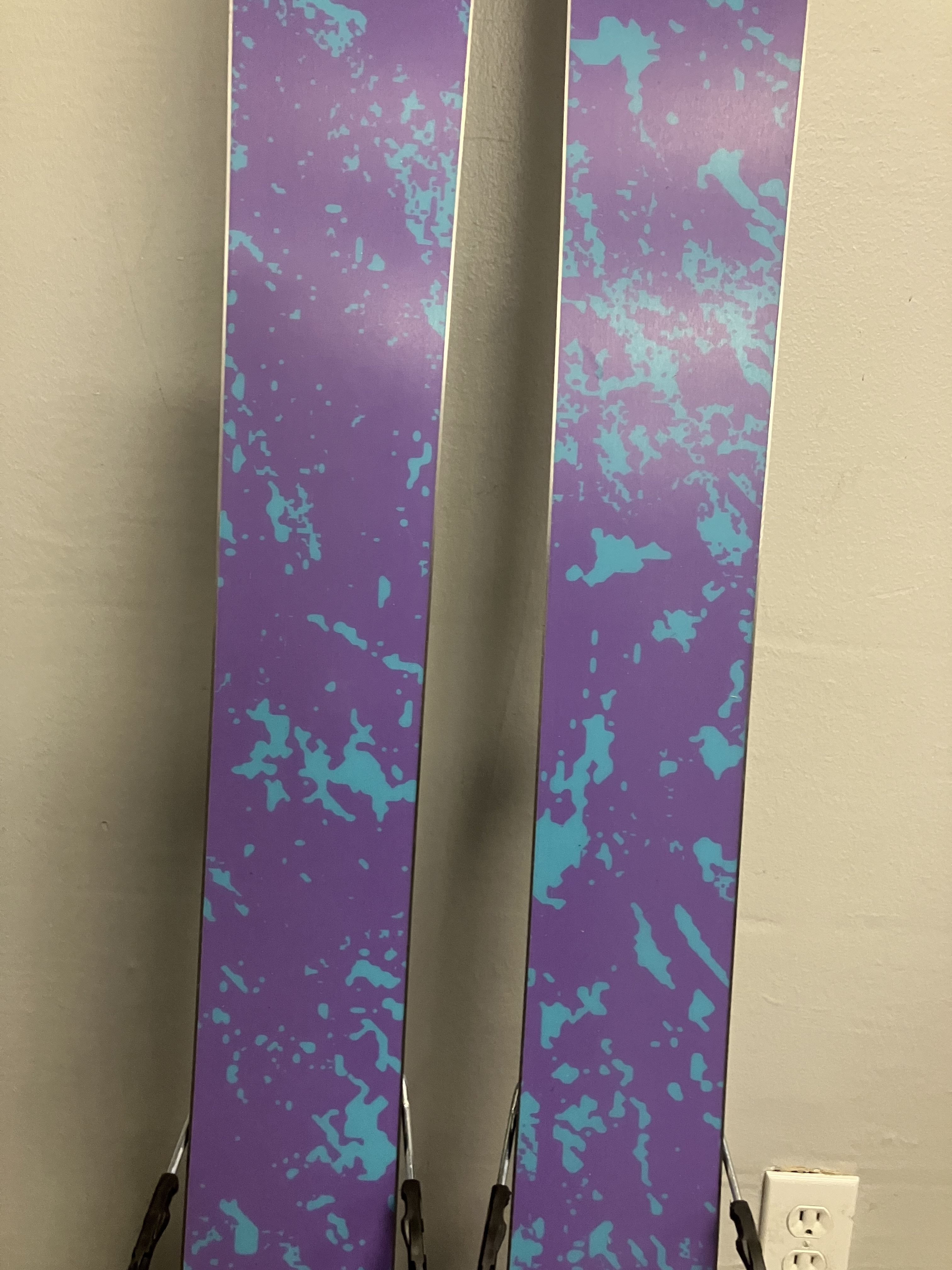 Salomon QST Echo Skis - 173cm w/ Atomic Strive 11 Demo Bindings- New 2026