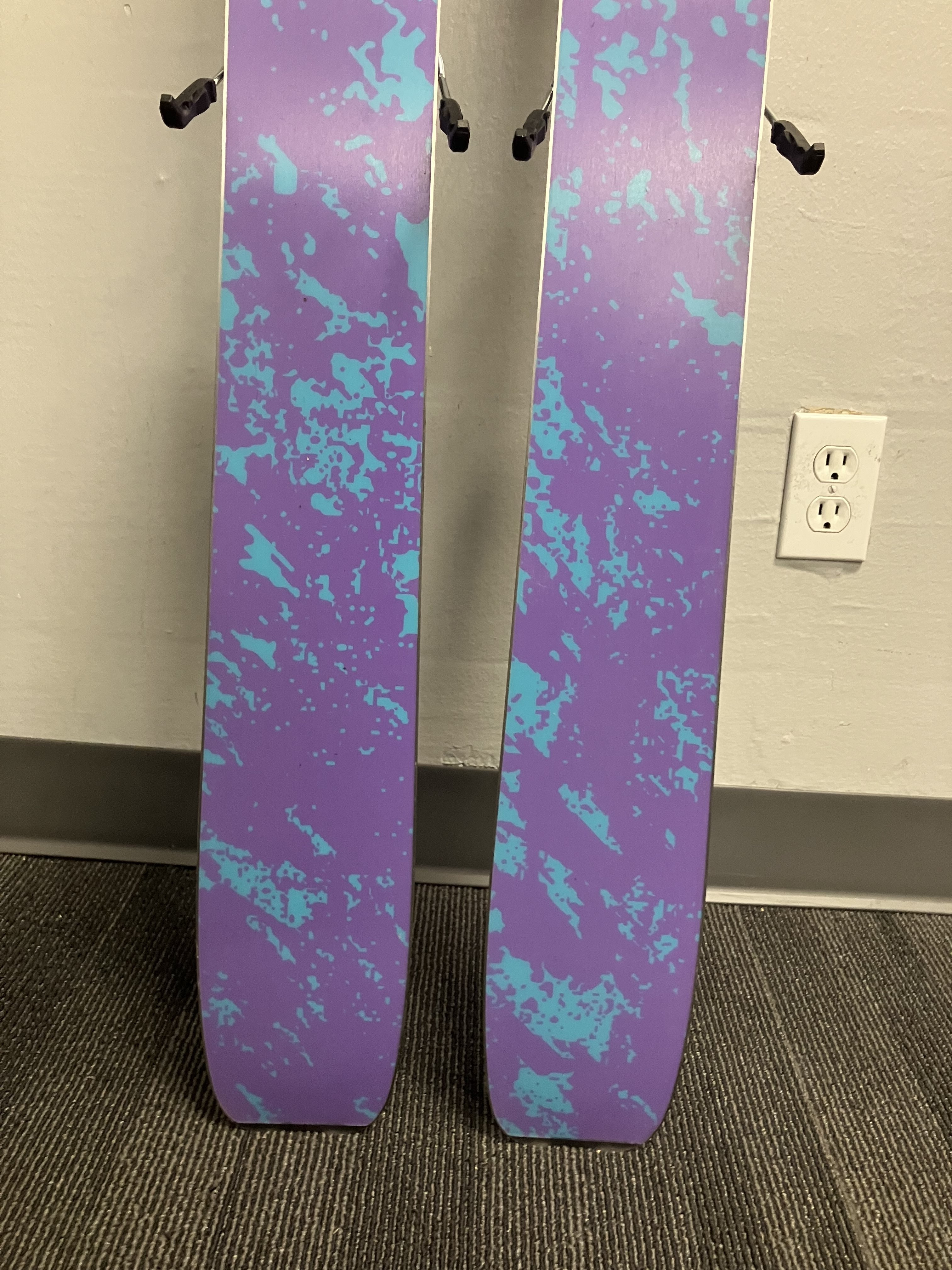 Salomon QST Echo Skis - 173cm w/ Atomic Strive 11 Demo Bindings- New 2026