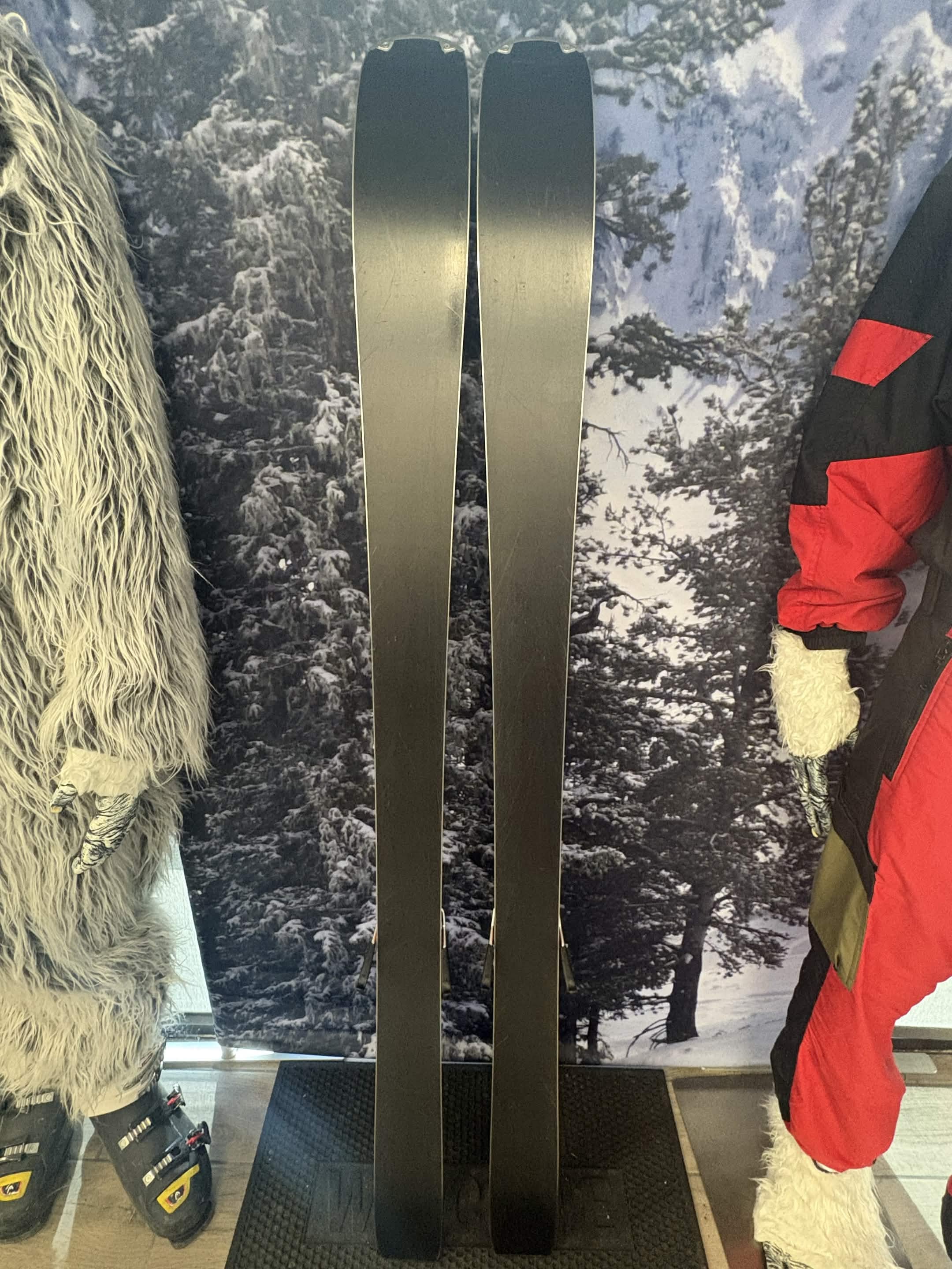 Elan Ripstick 88 R 168cm Skis w/ Elan ELX 11.0 GW Demo Binding - Used (2026)