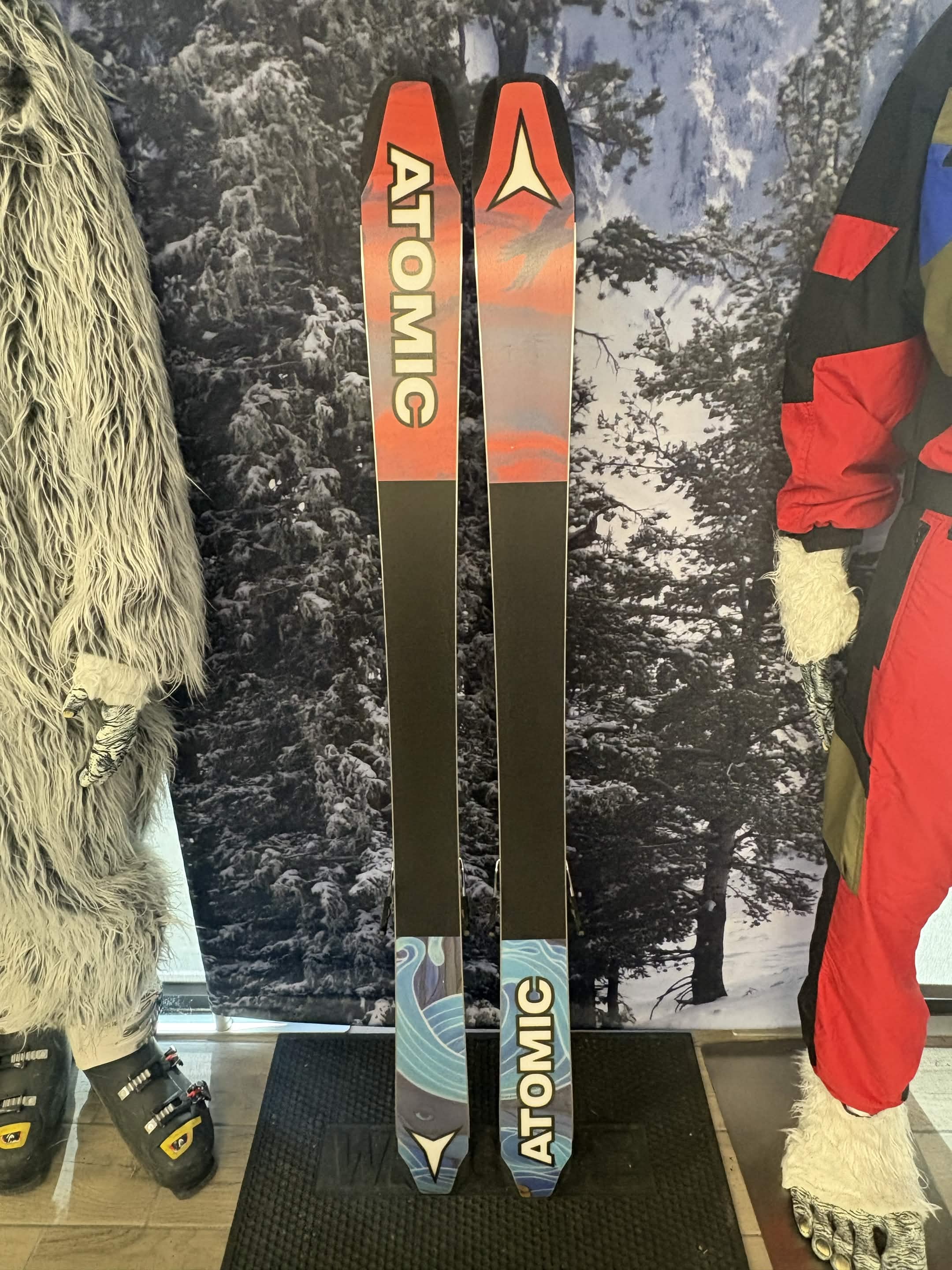 Atomic Bent Chetler 90 157cm Skis w/ ATOMIC NR Strive 11 GW Demo Binding - Lightly Used 2026