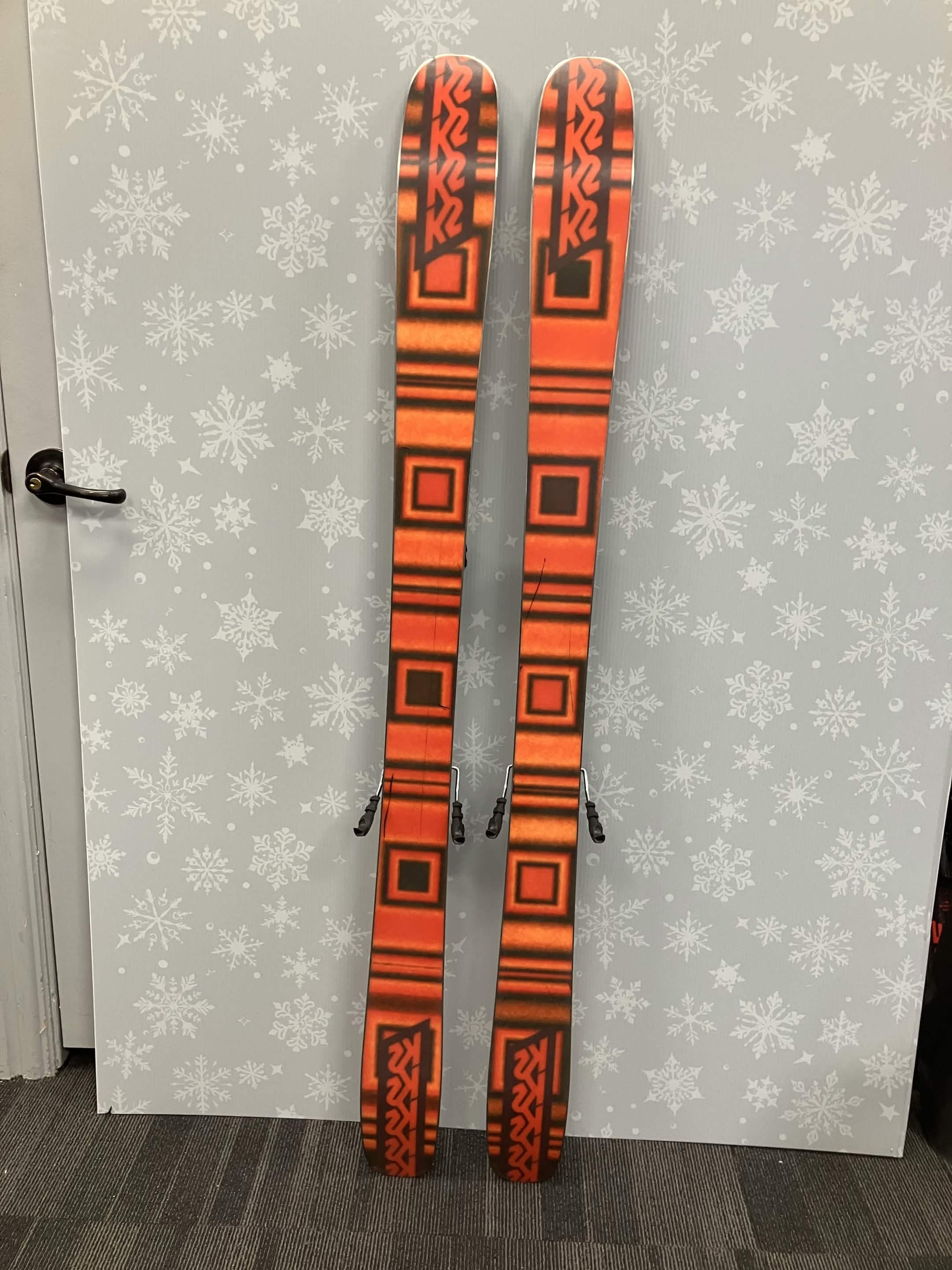 K2 Omen 90W 149cm Skis w/ FISCHER Attack 11 LYT Demo Binding - Used