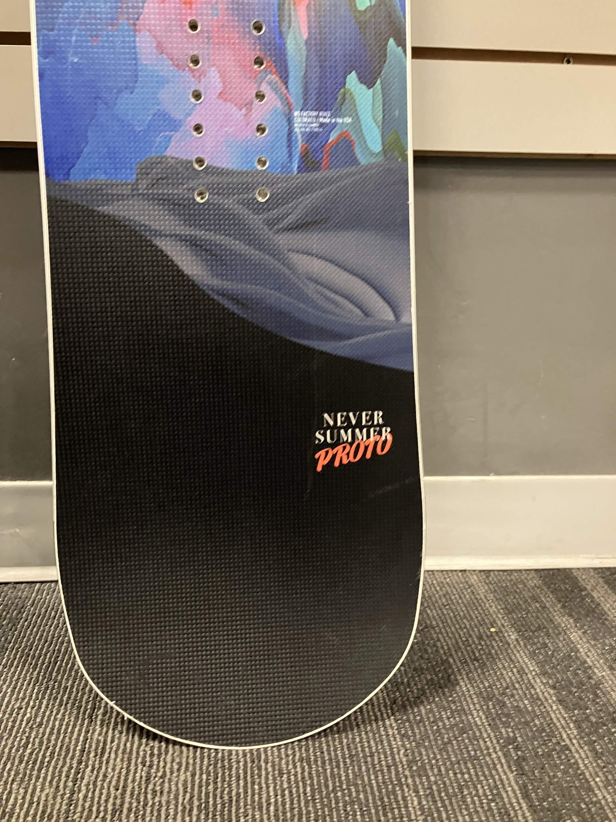 Used 2024 Never Summer Women's Proto Synthesis 139cm Snowboard