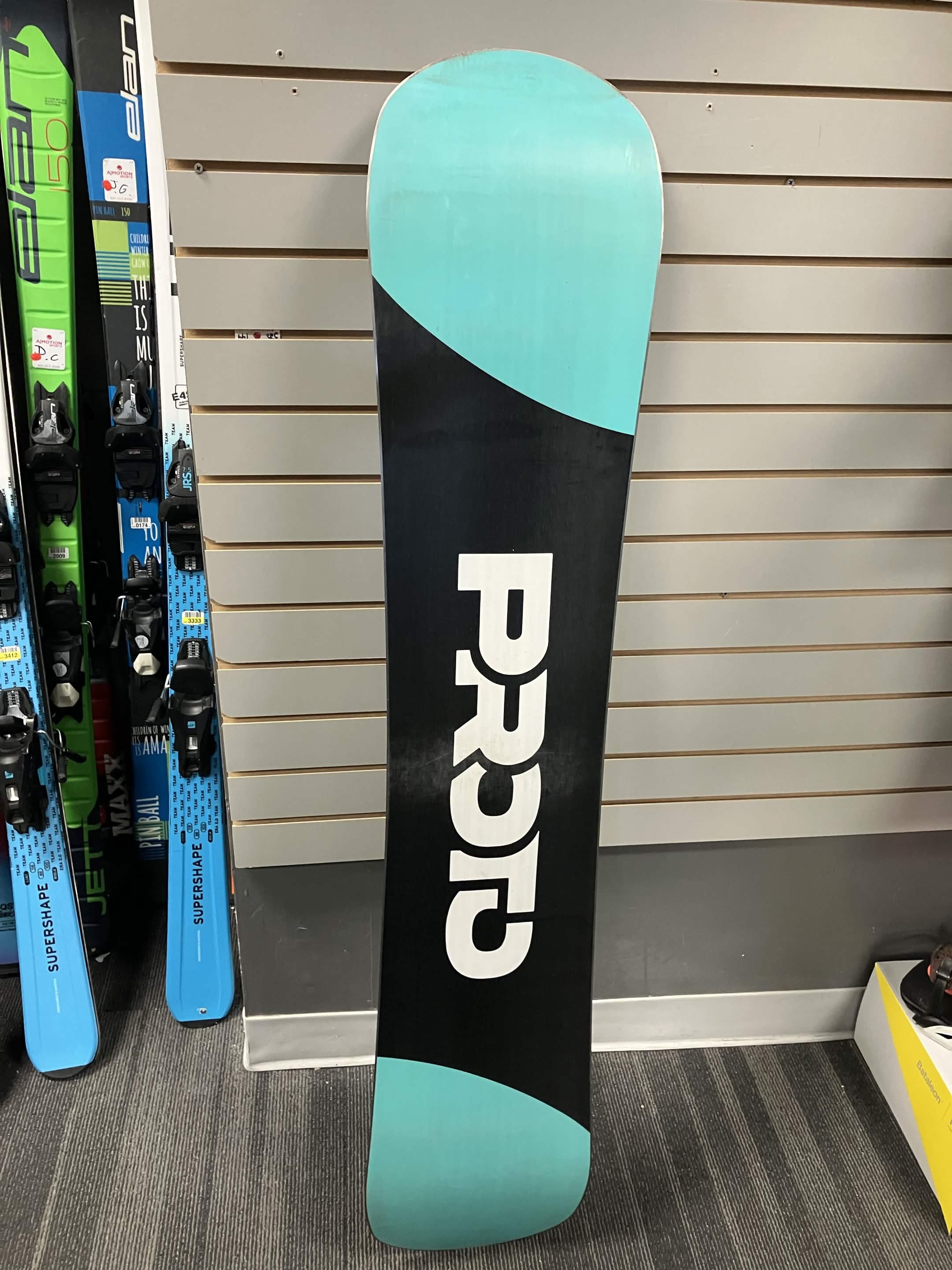 Used 2024 Never Summer Women's Proto Synthesis 139cm Snowboard