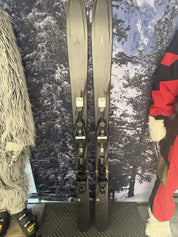 New 2027 Atomic Maverick 96 CTI 165cm Skis w/ Atomic NR Strive 11 GW ATO Demo Binding