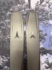 New 2027 Atomic Maverick 96 CTI 172cm Skis w/ ATOMIC NR Strive 13 GW ATO Demo Binding