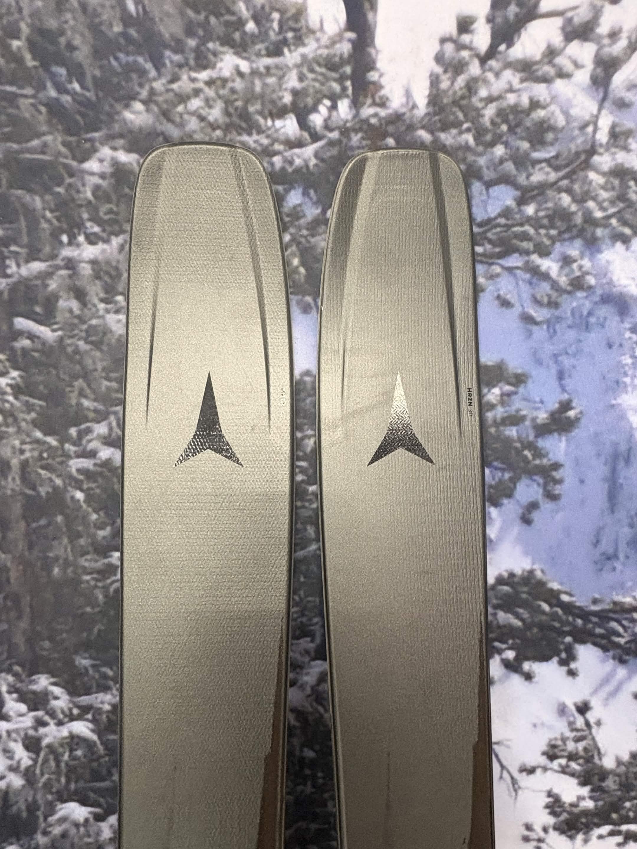 New 2027 Atomic Maverick 96 CTI 172cm Skis w/ ATOMIC NR Strive 13 GW ATO Demo Binding