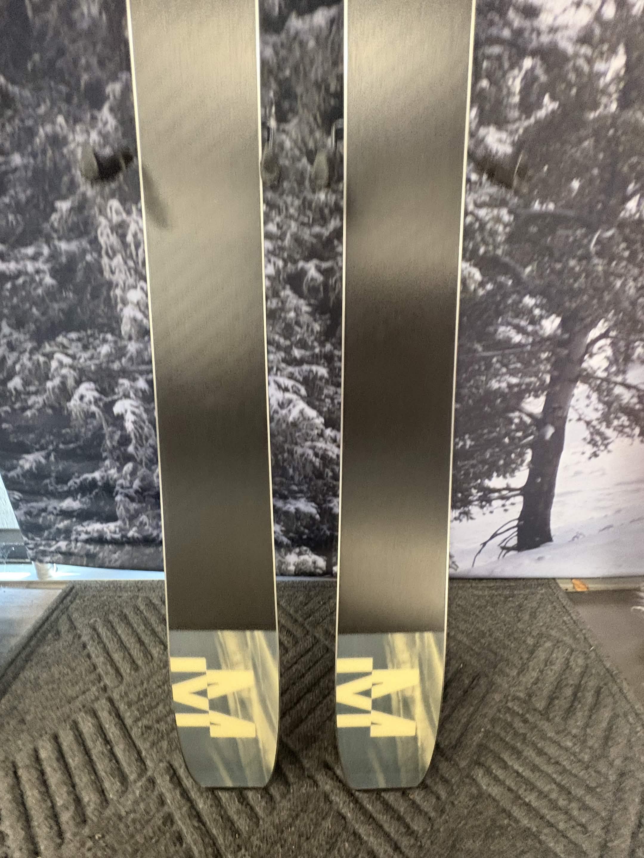 New 2027 Atomic Maverick 96 CTI 179cm Skis w/ ATOMIC NR Strive 13 GW ATO Demo Binding