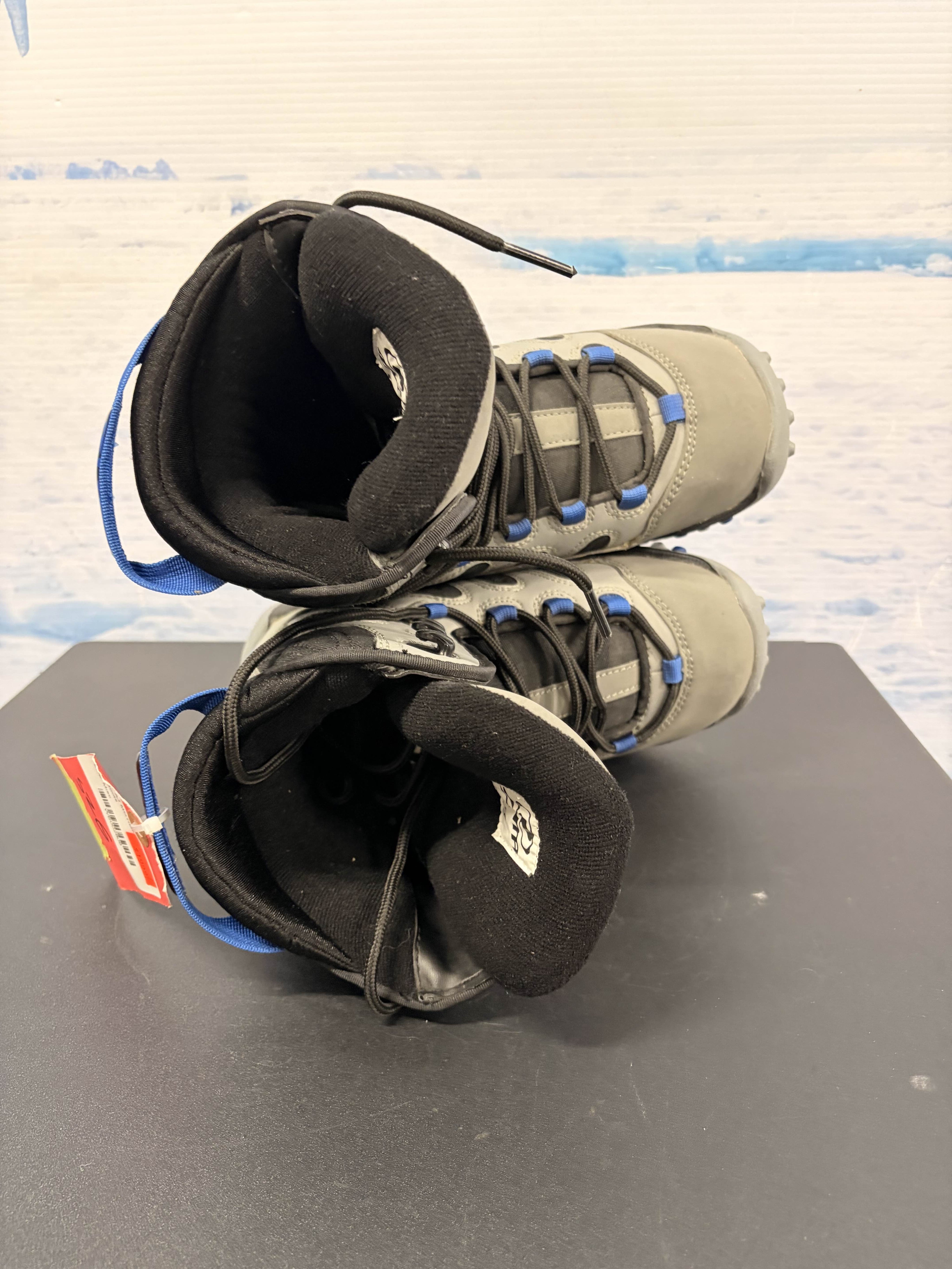 Used Zuma Lace Boots Men's Snowboard Boot - 6M US