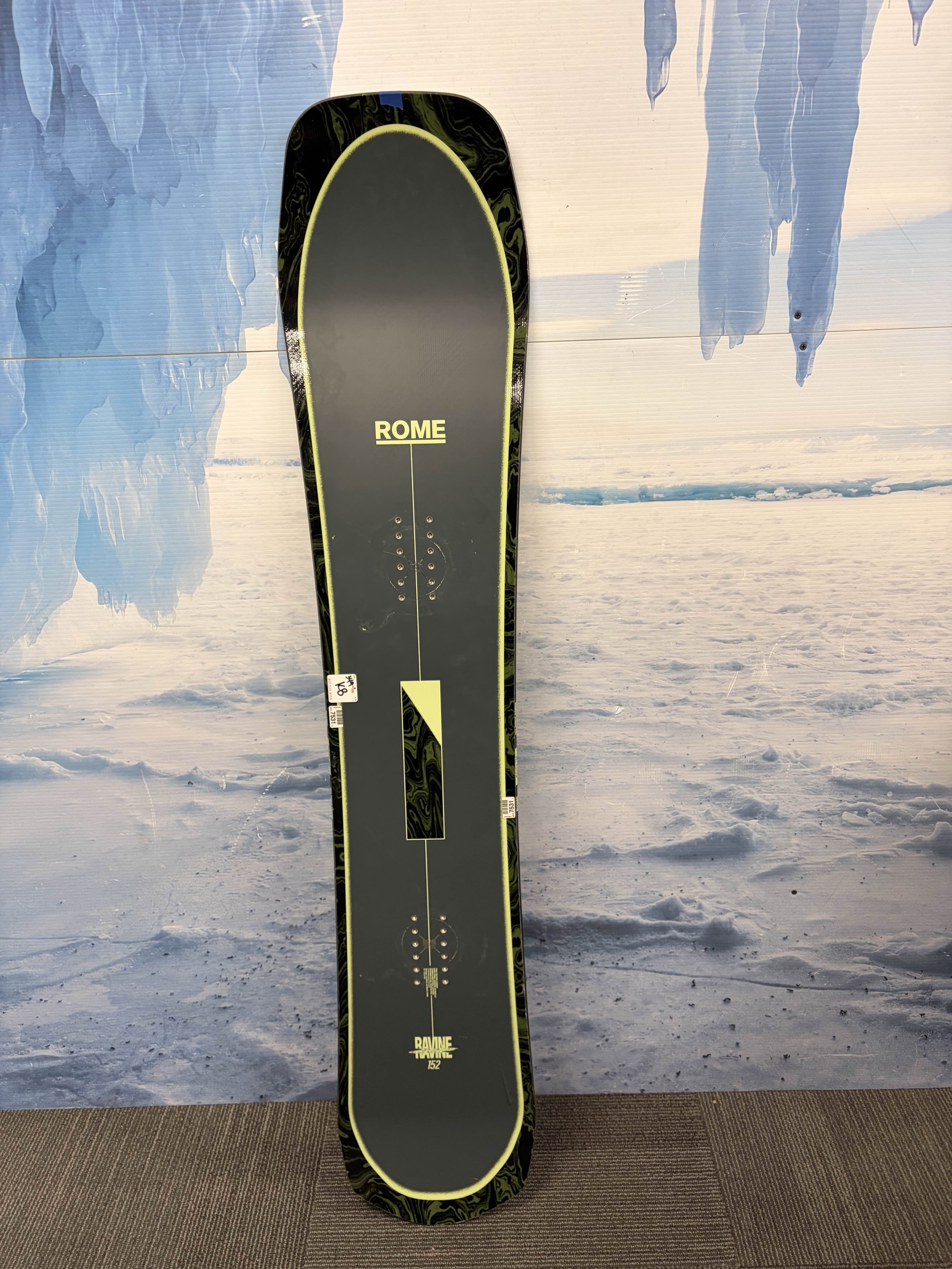 Used 2025 Rome Ravine 152cm Snowboard