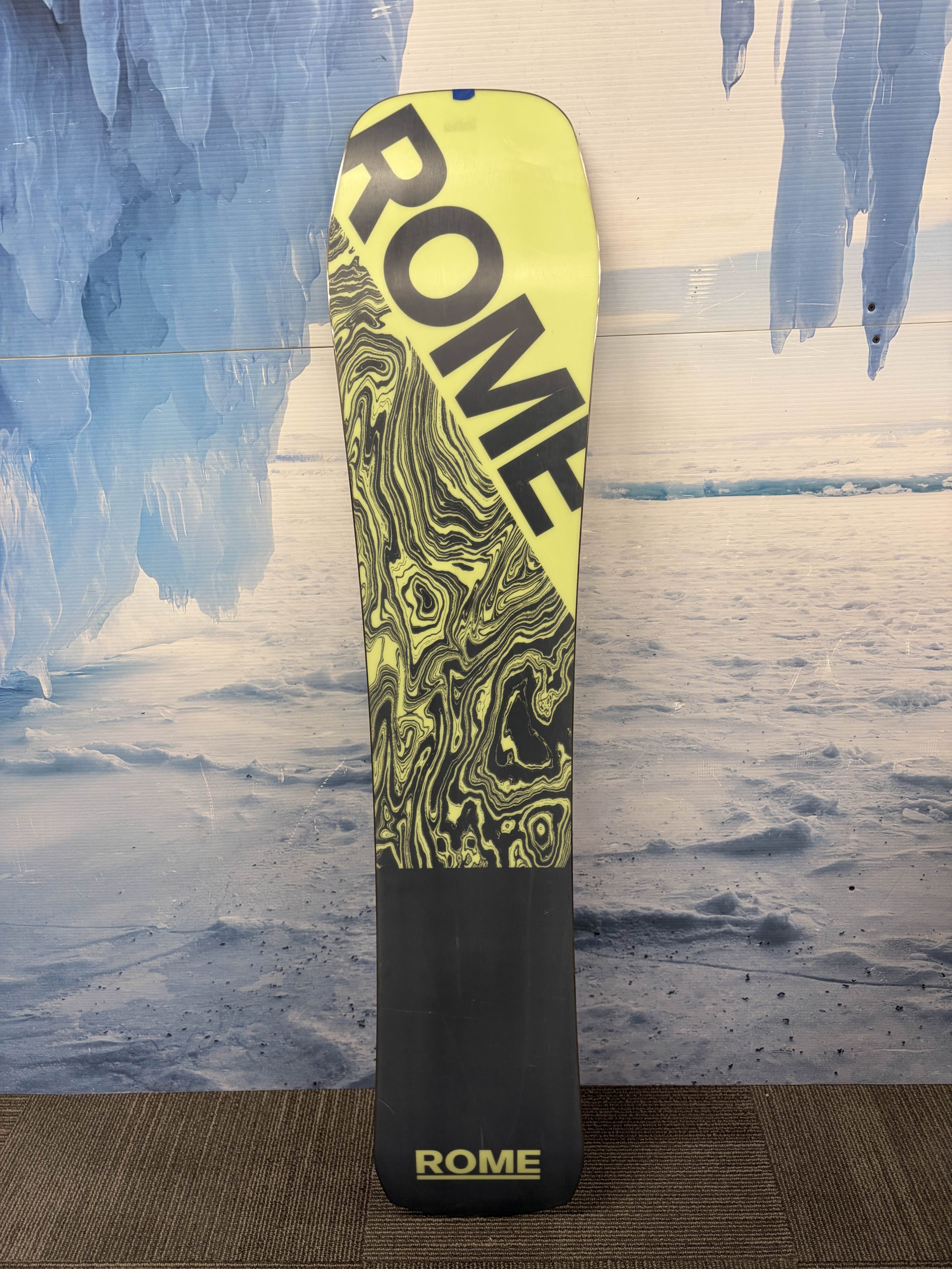 Used 2025 Rome Ravine 152cm Snowboard