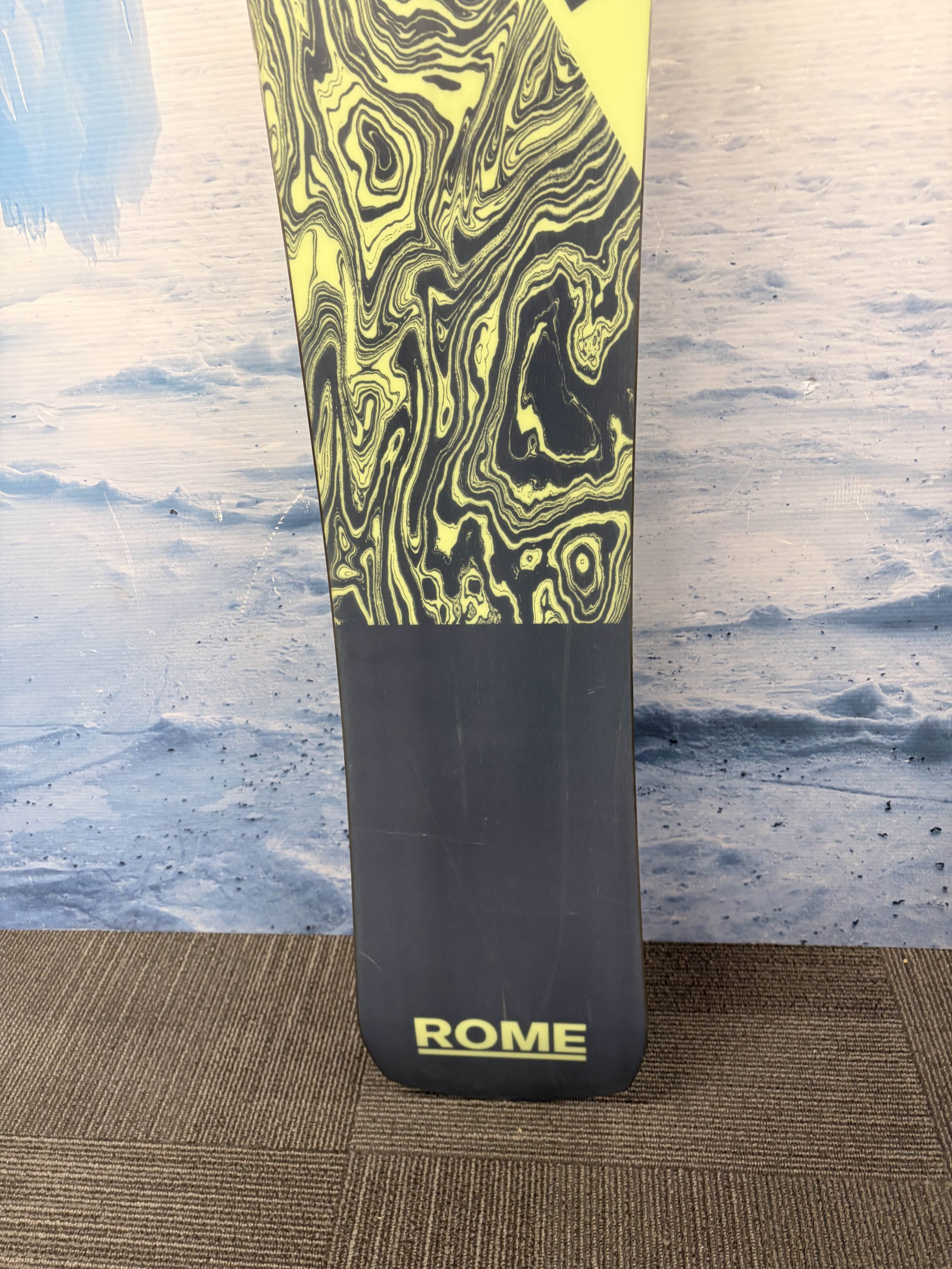 Used 2025 Rome Ravine 152cm Snowboard
