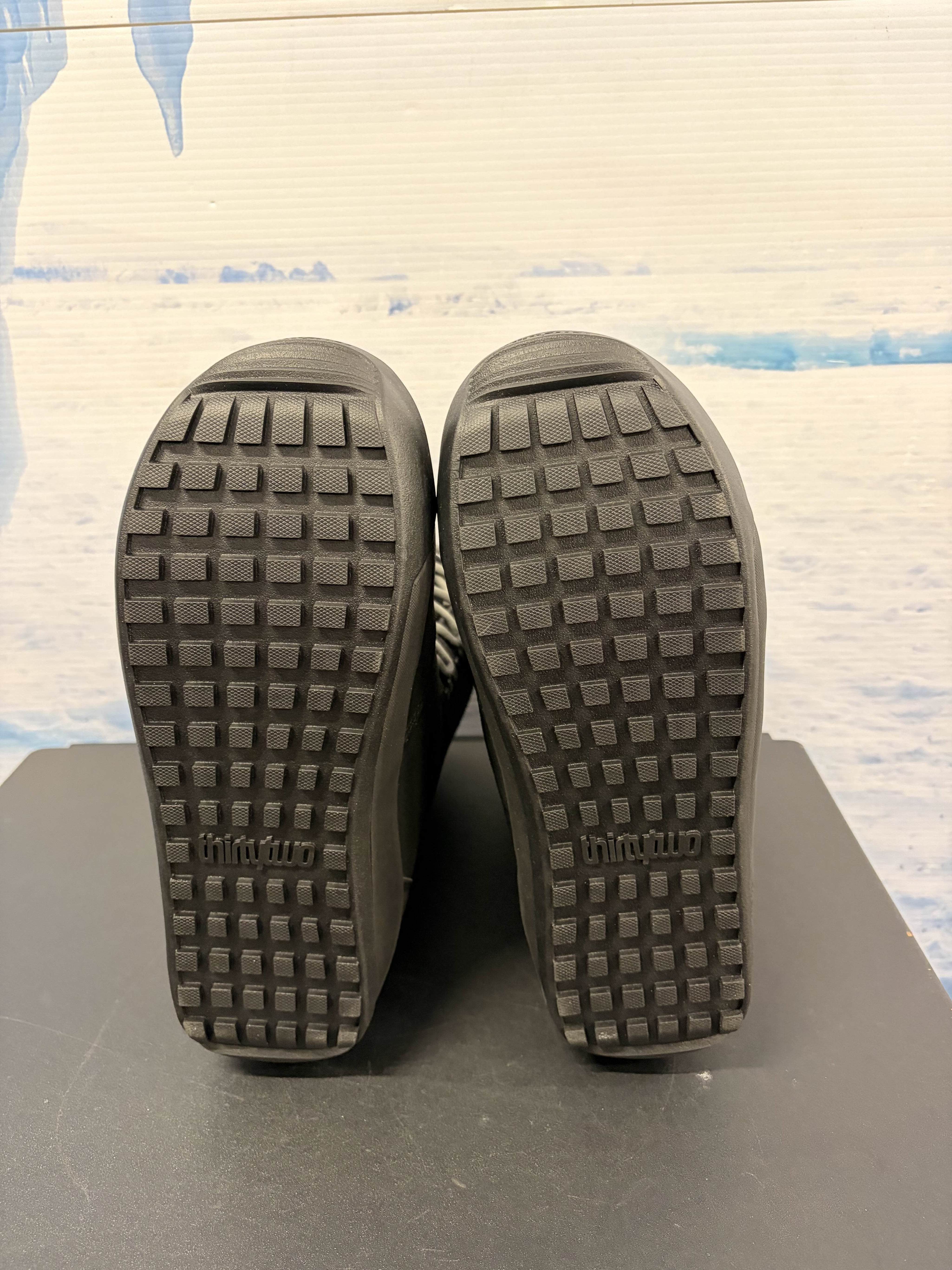 Lightly Used 2026 Thirtytwo Shifty Lace Black Men's Snowboard Boot - 9.0M US