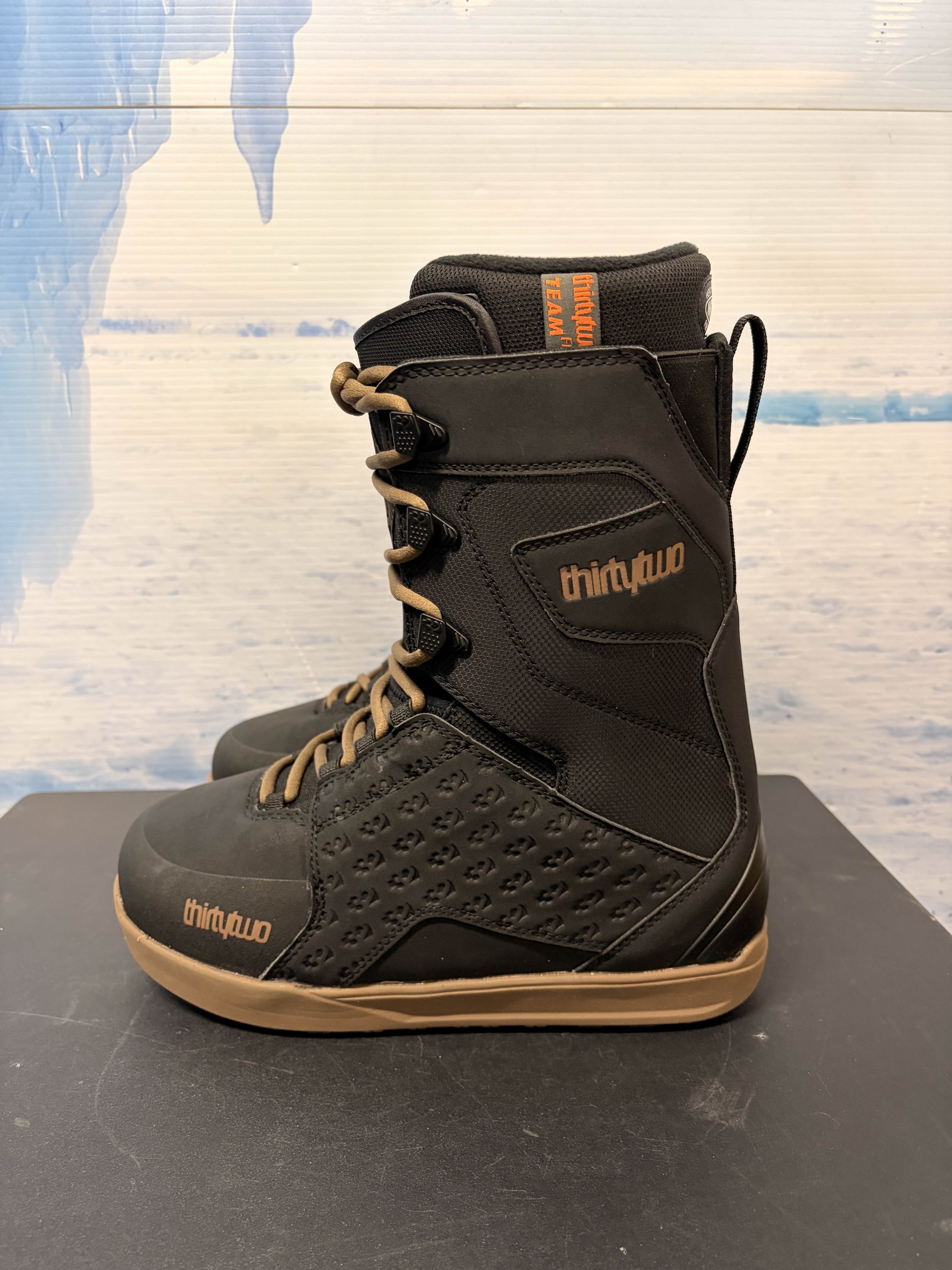 Lightly Used 2026 Thirtytwo Lashed Lace Black/gum Men's Snowboard Boot - 9M US