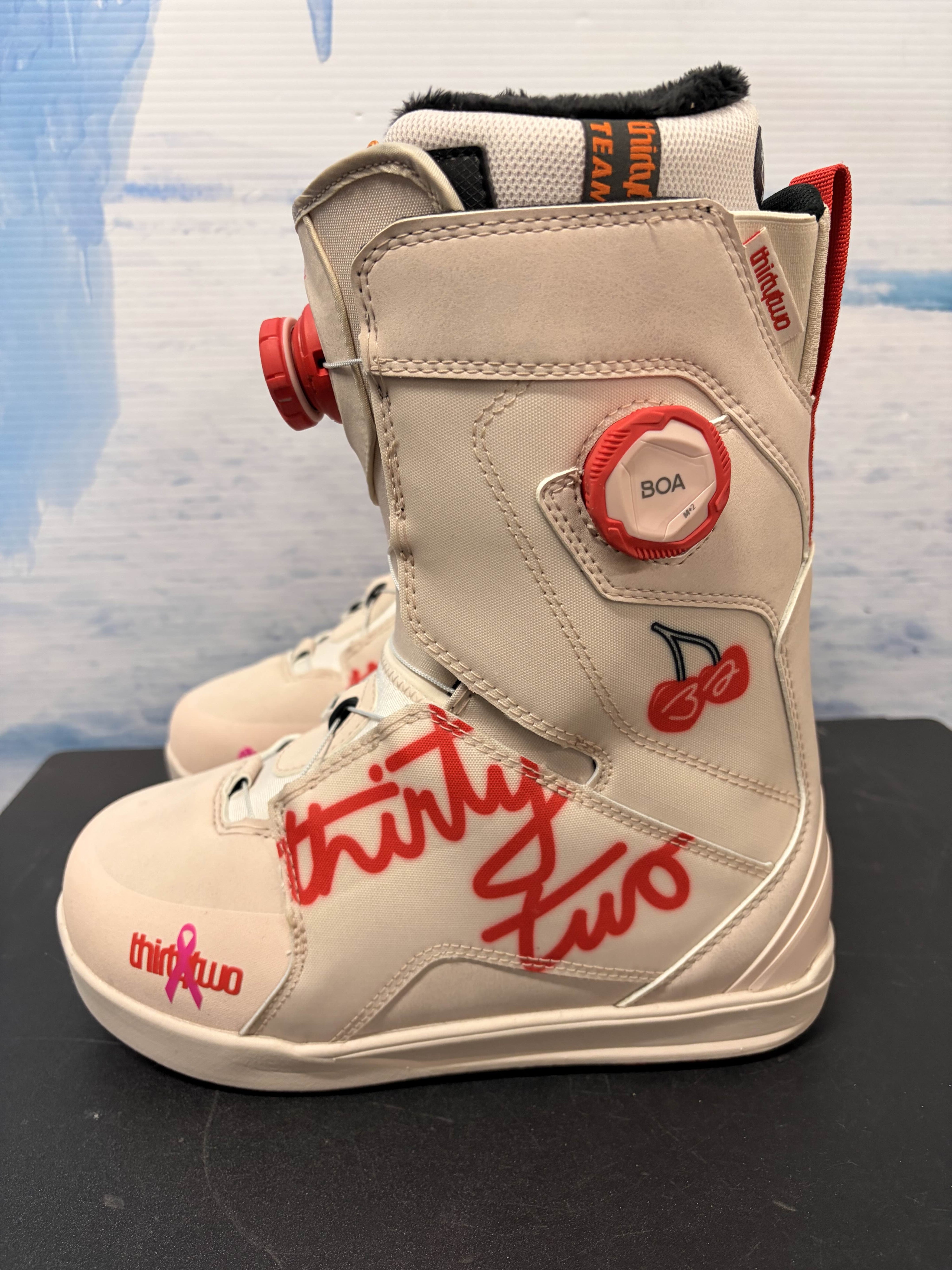 Lightly Used 2026 Thirtytwo W's Lashed Db B4bc Women's Snowboard Boot - 7W US