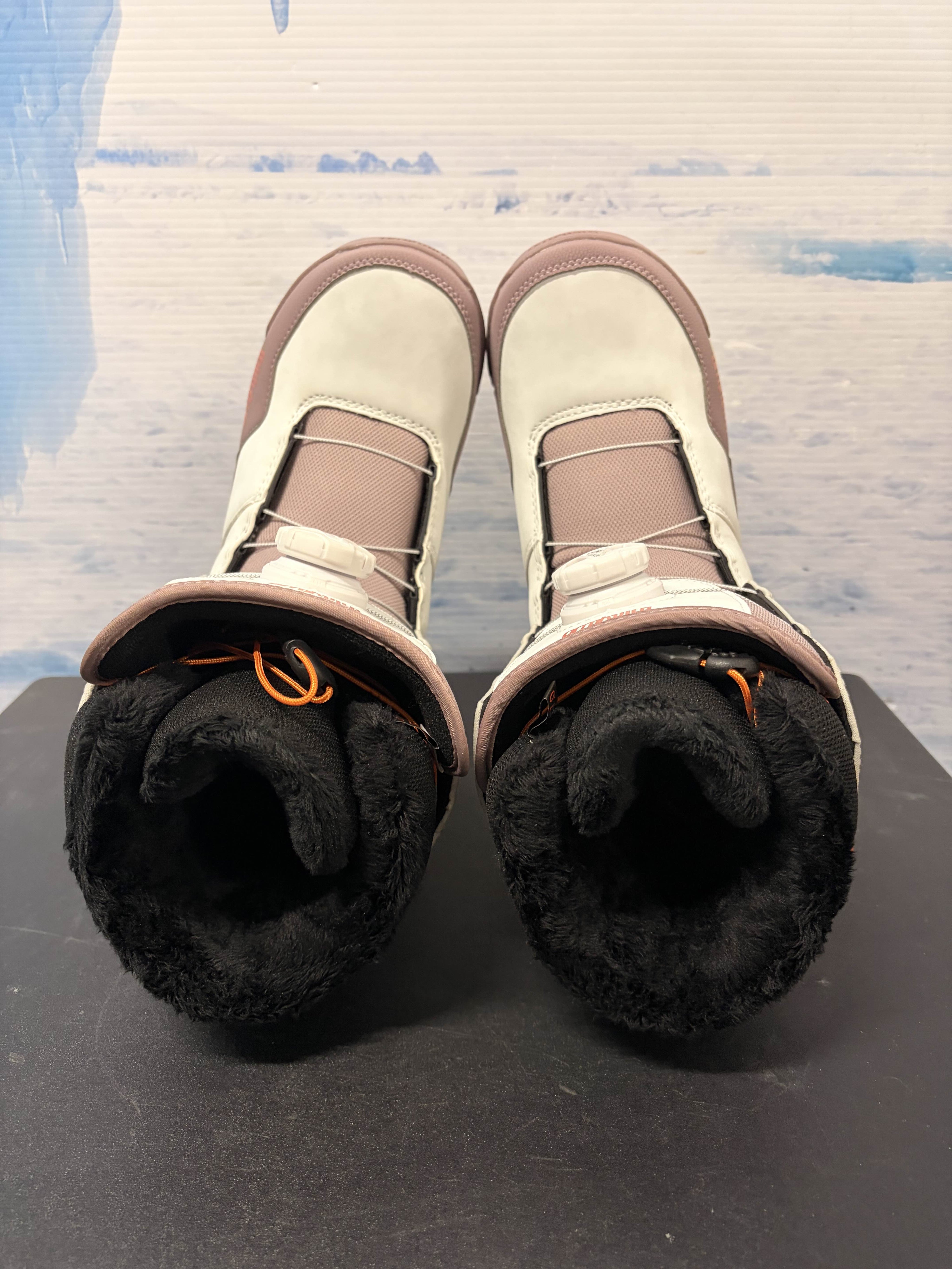 Lightly Used 2026 Thirtytwo W's Shifty Boa Bone Women's Snowboard Boot - 7W US