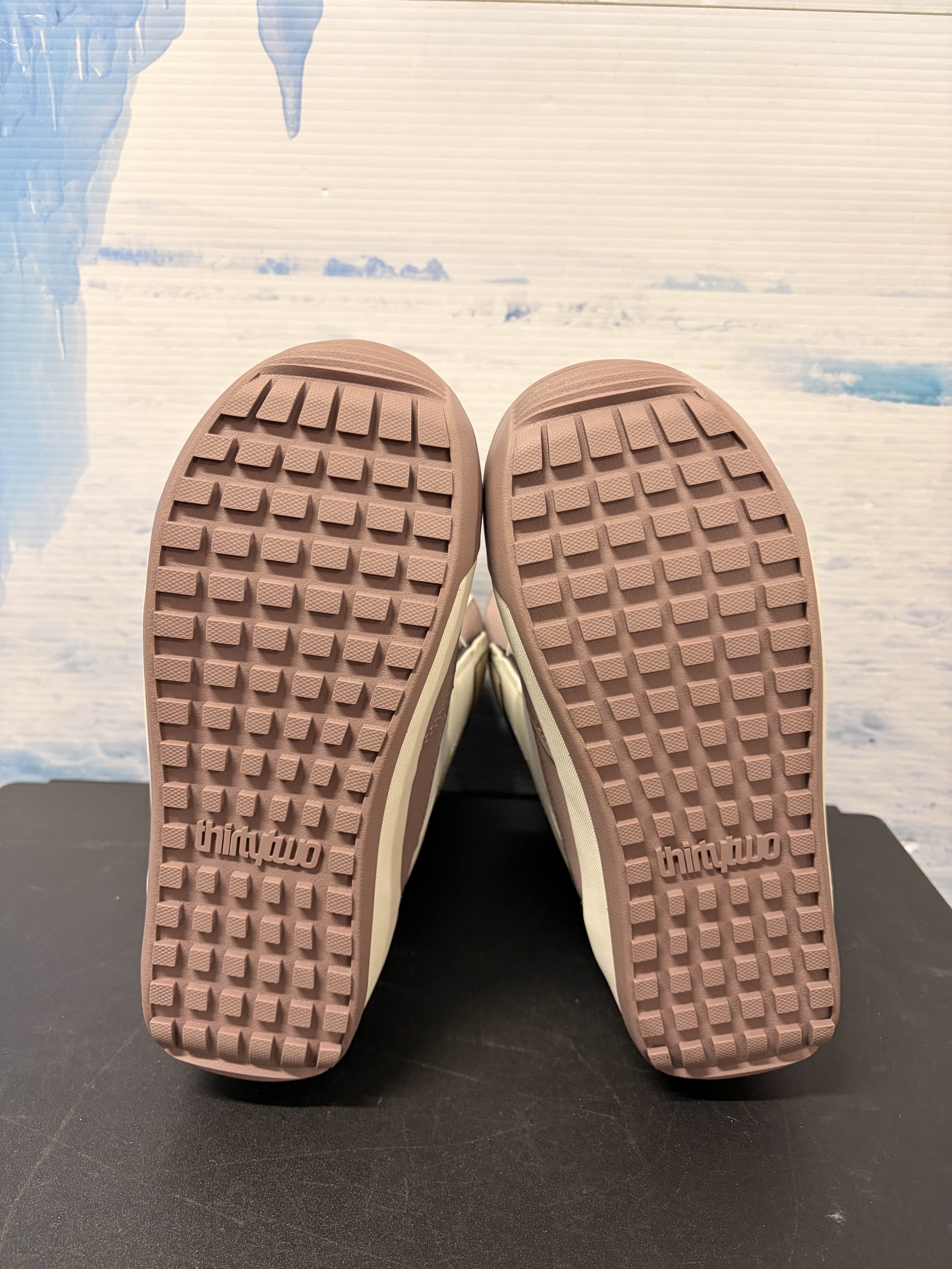 Lightly Used 2026 Thirtytwo W's Shifty Boa Bone Women's Snowboard Boot - 7W US