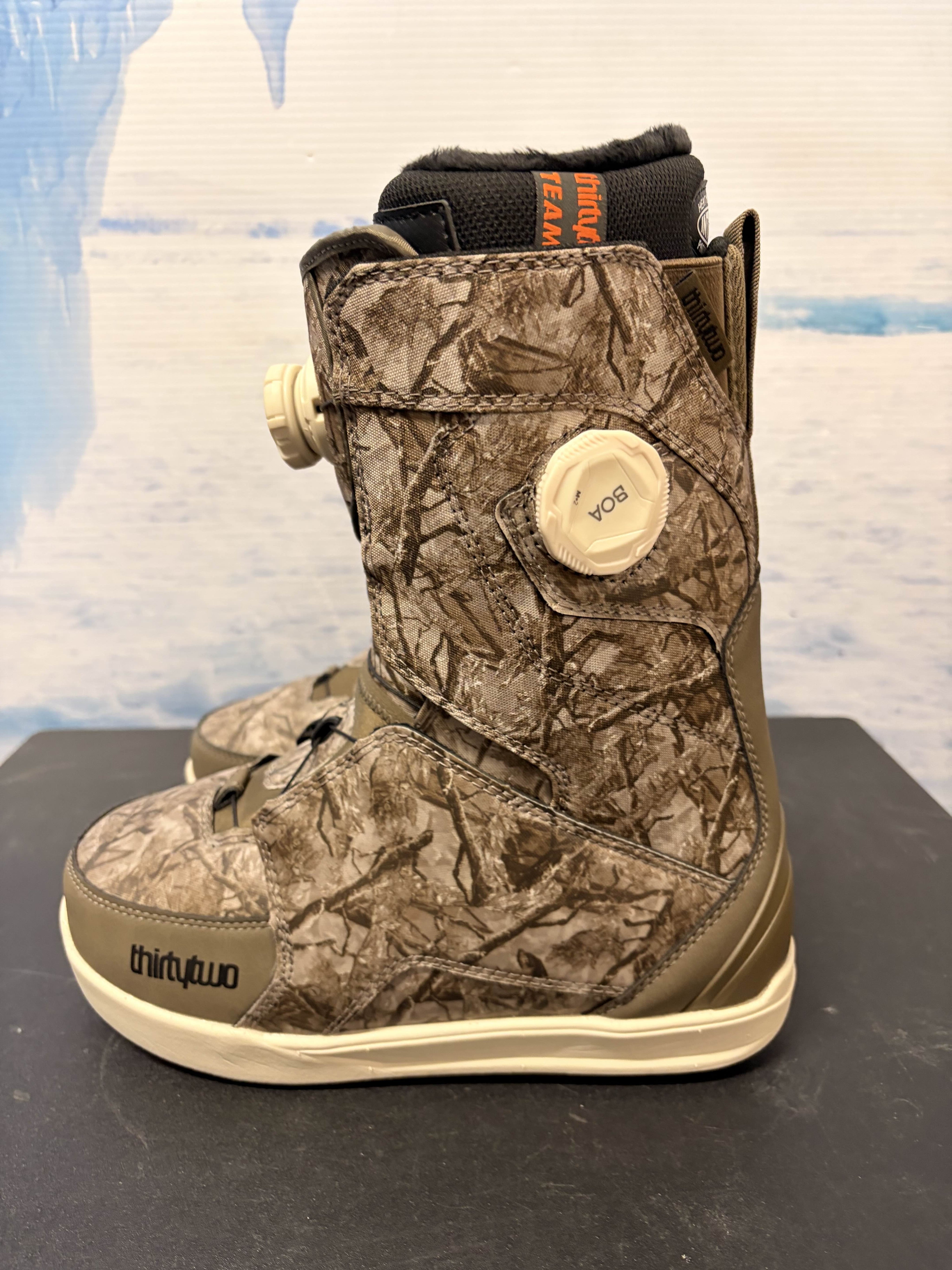 Lightly Used 2026 Thirtytwo W's Lashed Db Camo Women's Snowboard Boot - 7W US